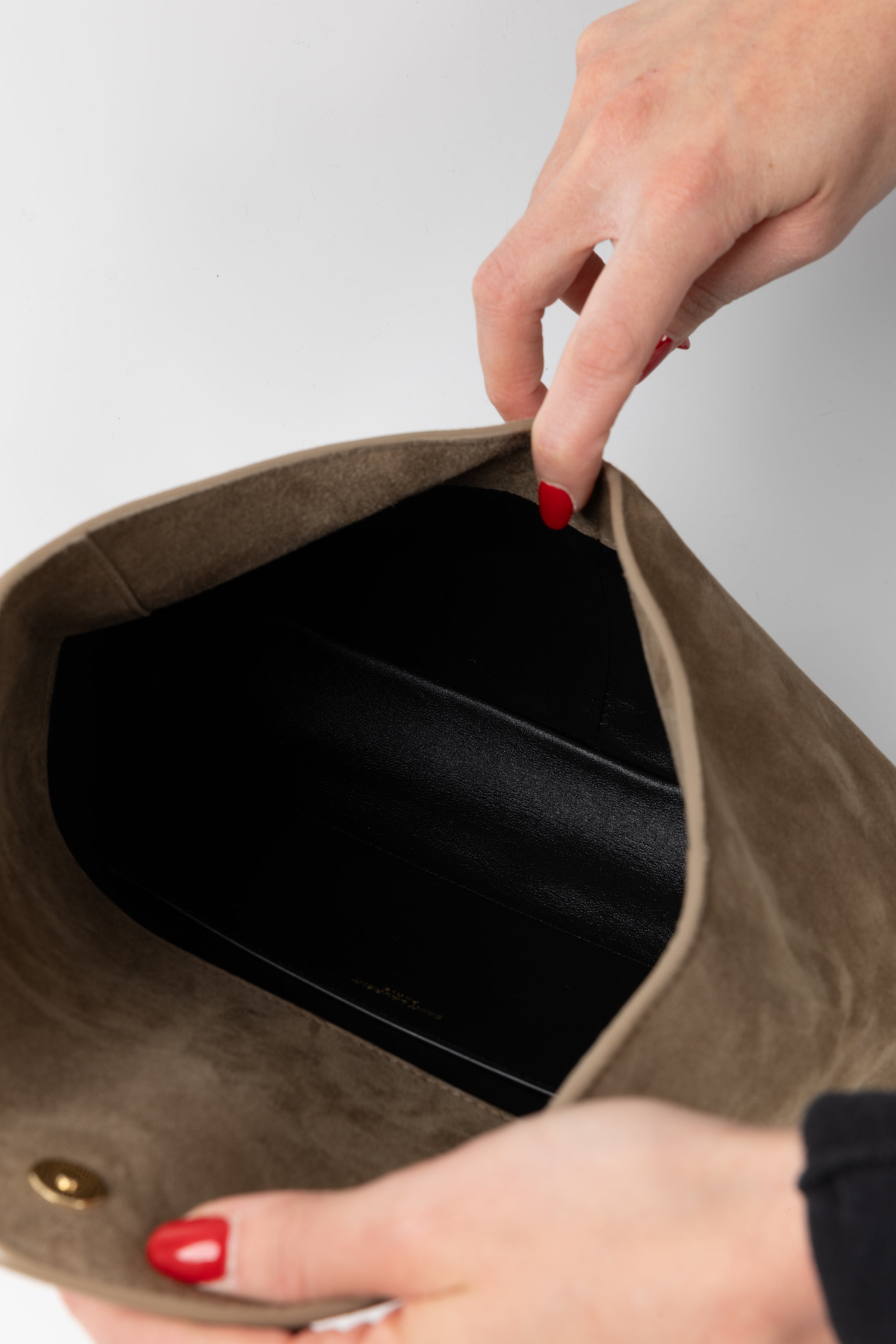 SAINT LAURENT ENEVELOPE POUCH IN SUEDE FANGO