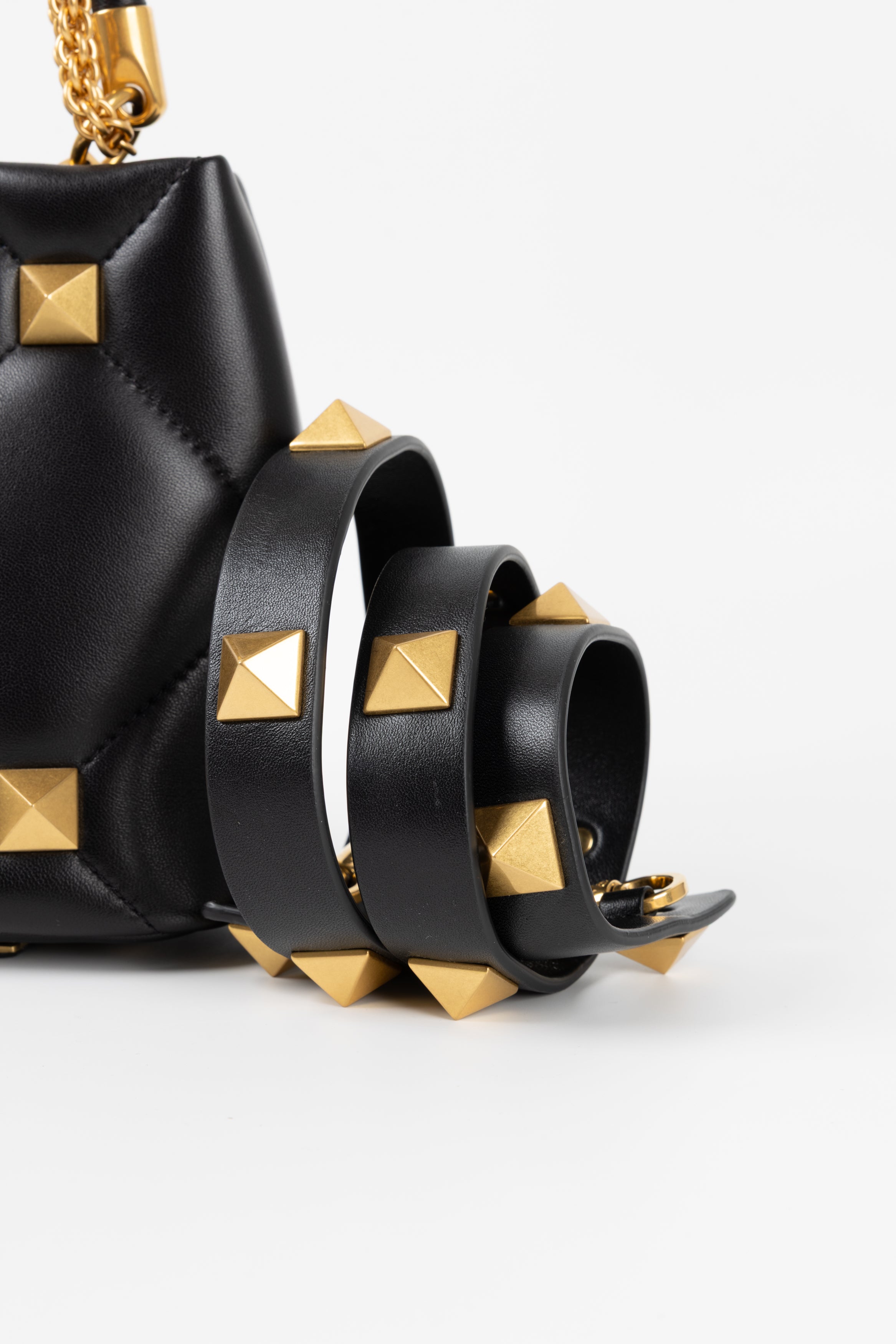 VALENTINO ROMAN STUD HAND BAG NERA