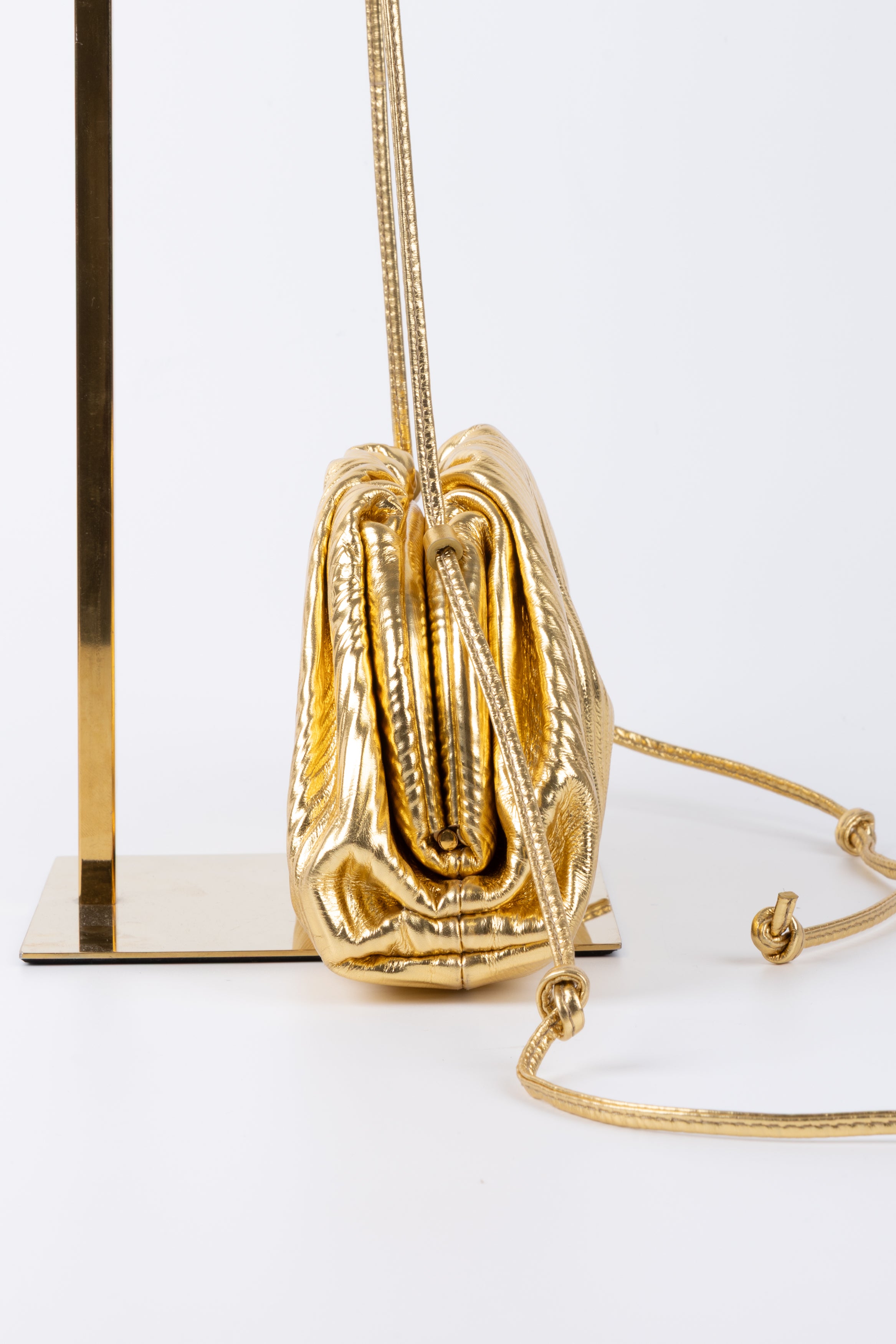 BOTTEGA VENETA POUCH CON TRACOLLA ORO