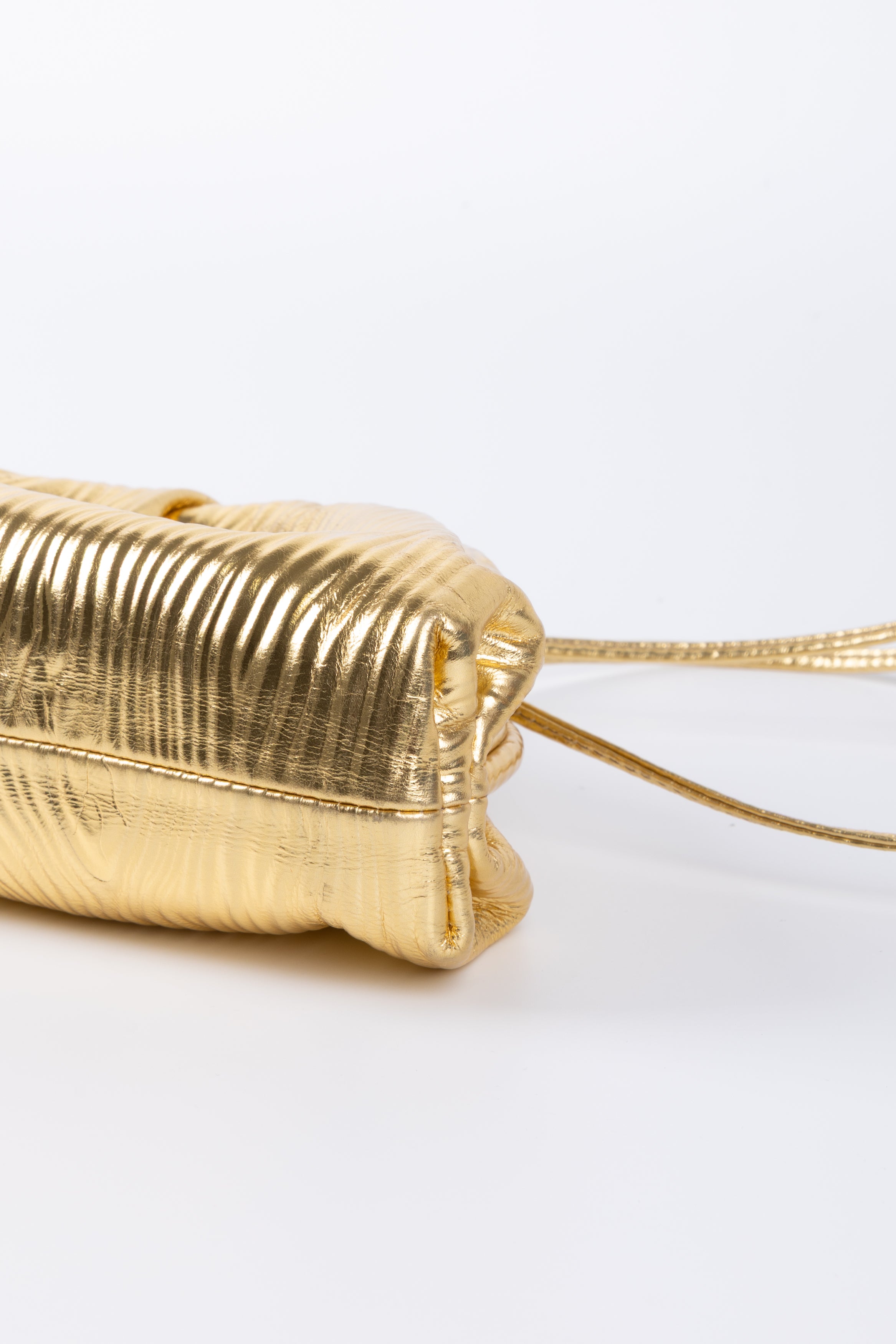 BOTTEGA VENETA POUCH CON TRACOLLA ORO
