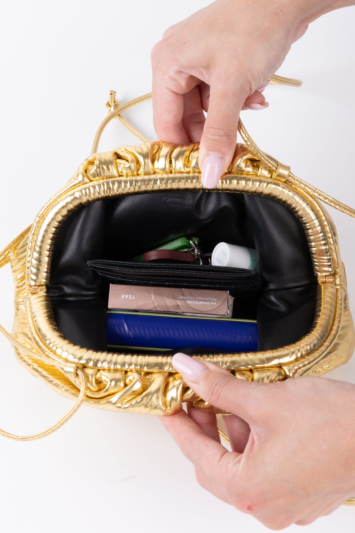 BOTTEGA VENETA POUCH CON TRACOLLA ORO
