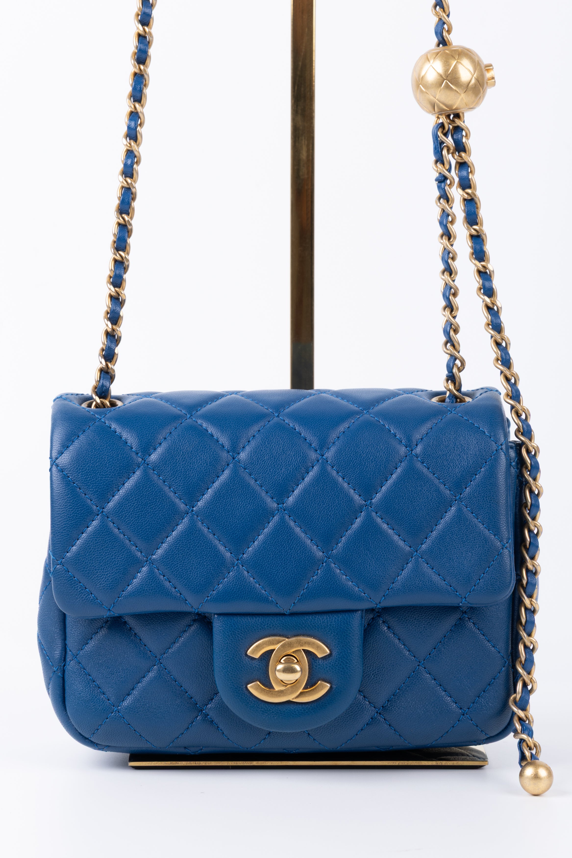 CHANEL MINI SQUARE BLU CON SFERA