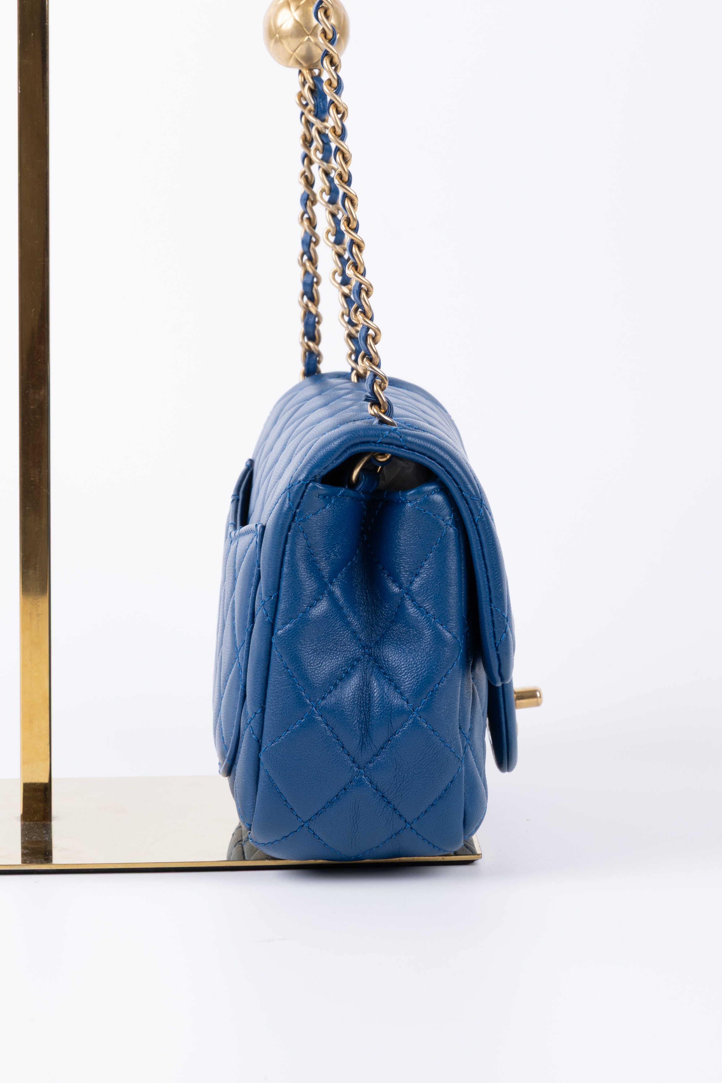 CHANEL MINI SQUARE BLU CON SFERA