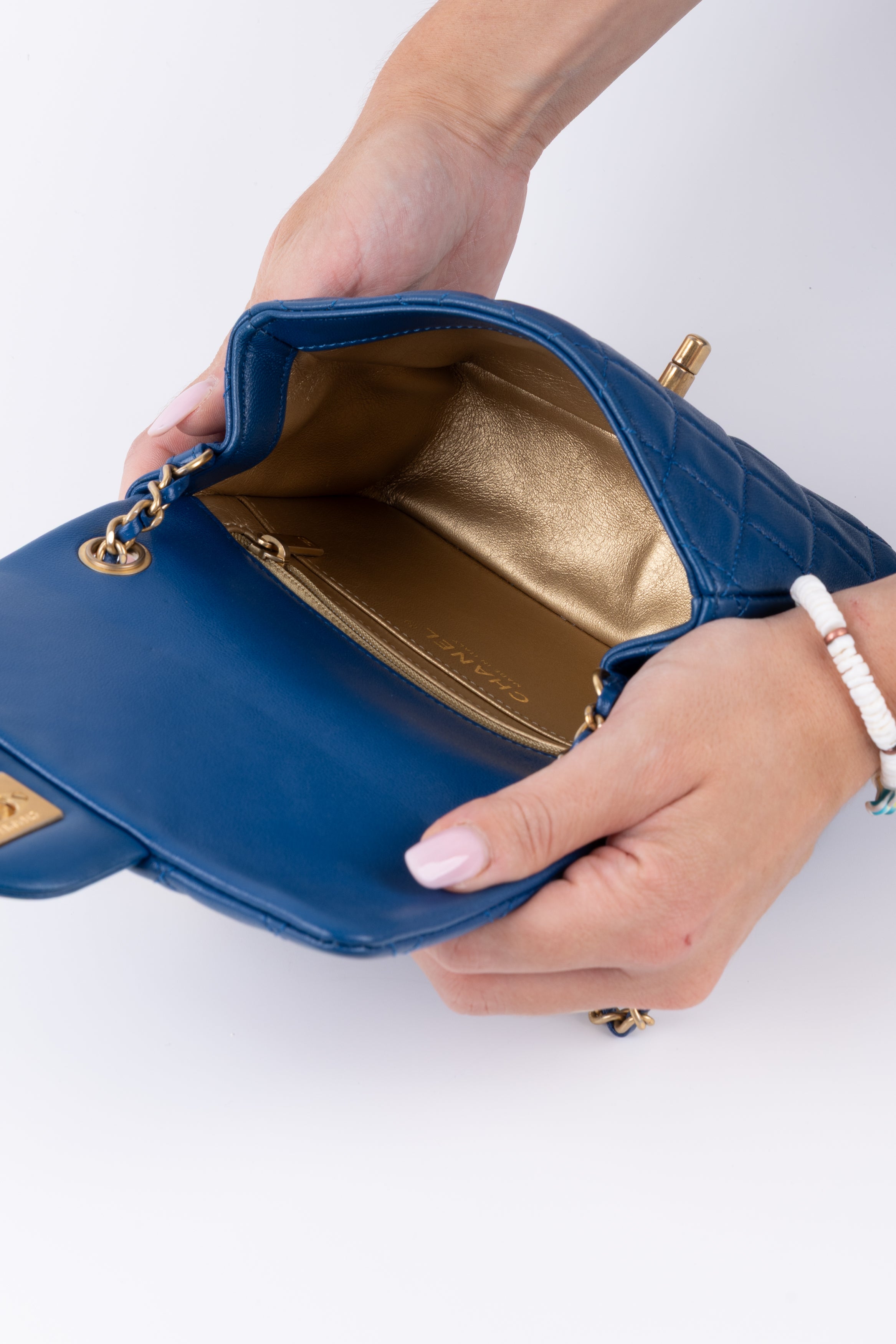 CHANEL MINI SQUARE BLU CON SFERA