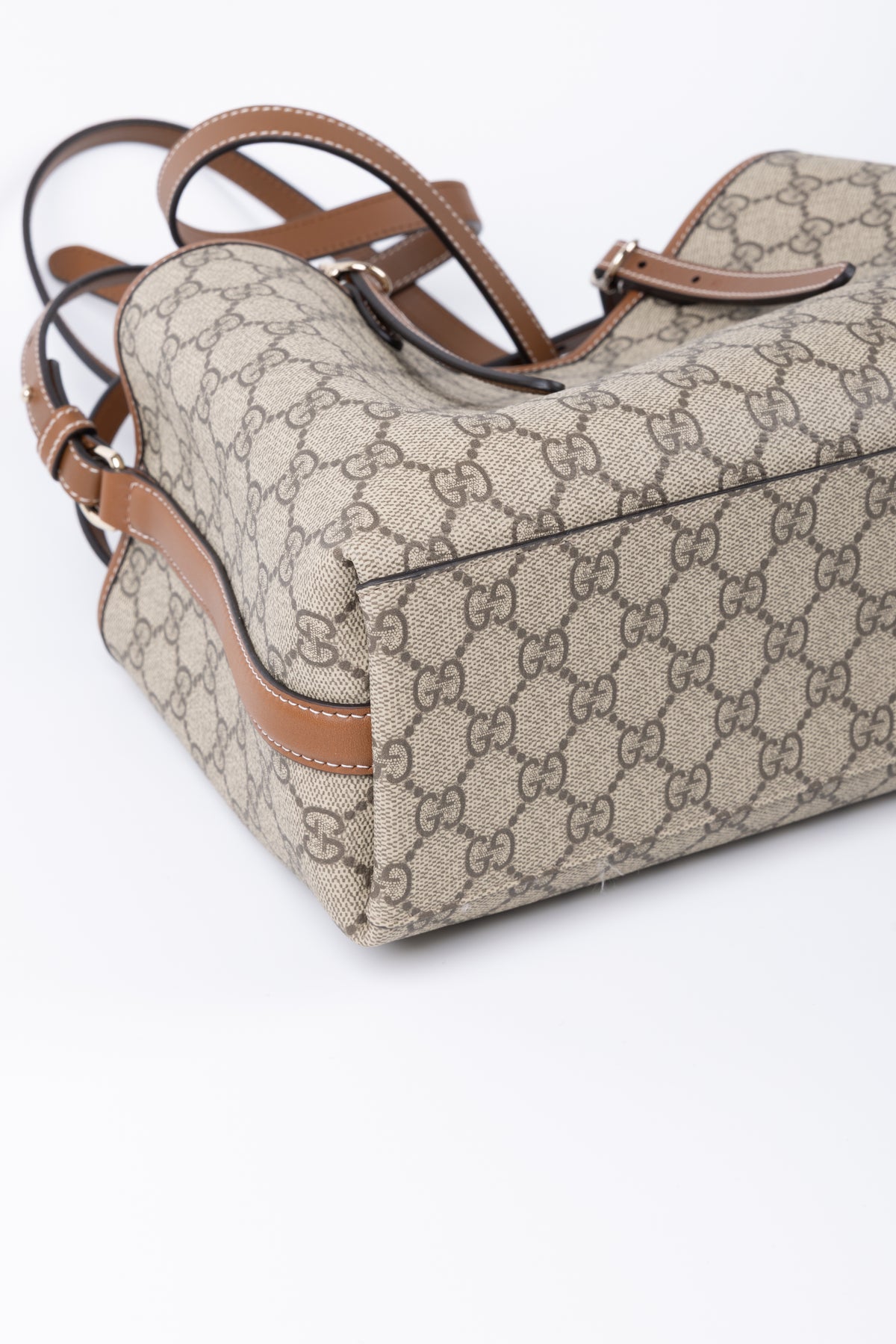 GUCCI SHOPPING EMBLEM MEDIA