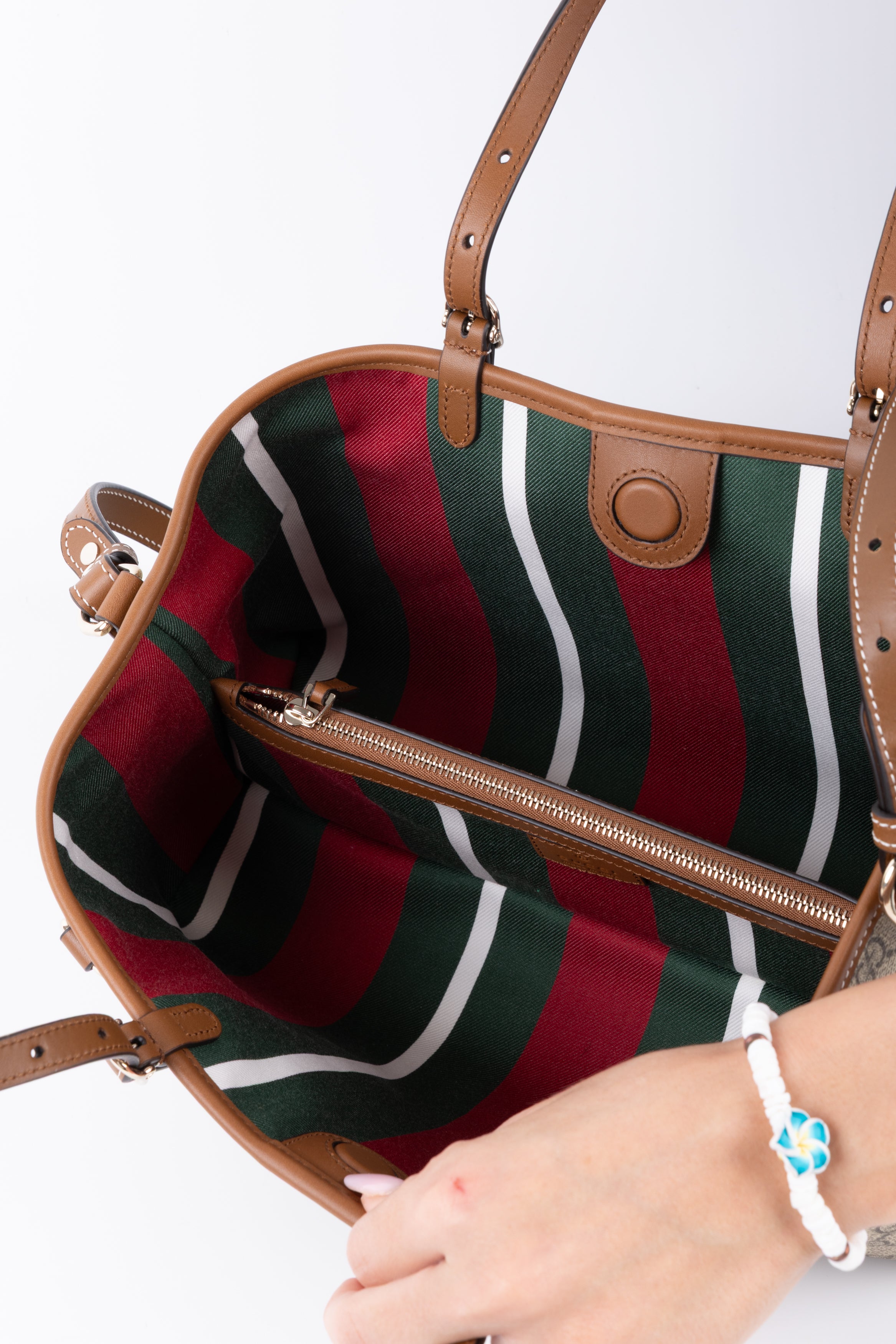 GUCCI SHOPPING EMBLEM MEDIA