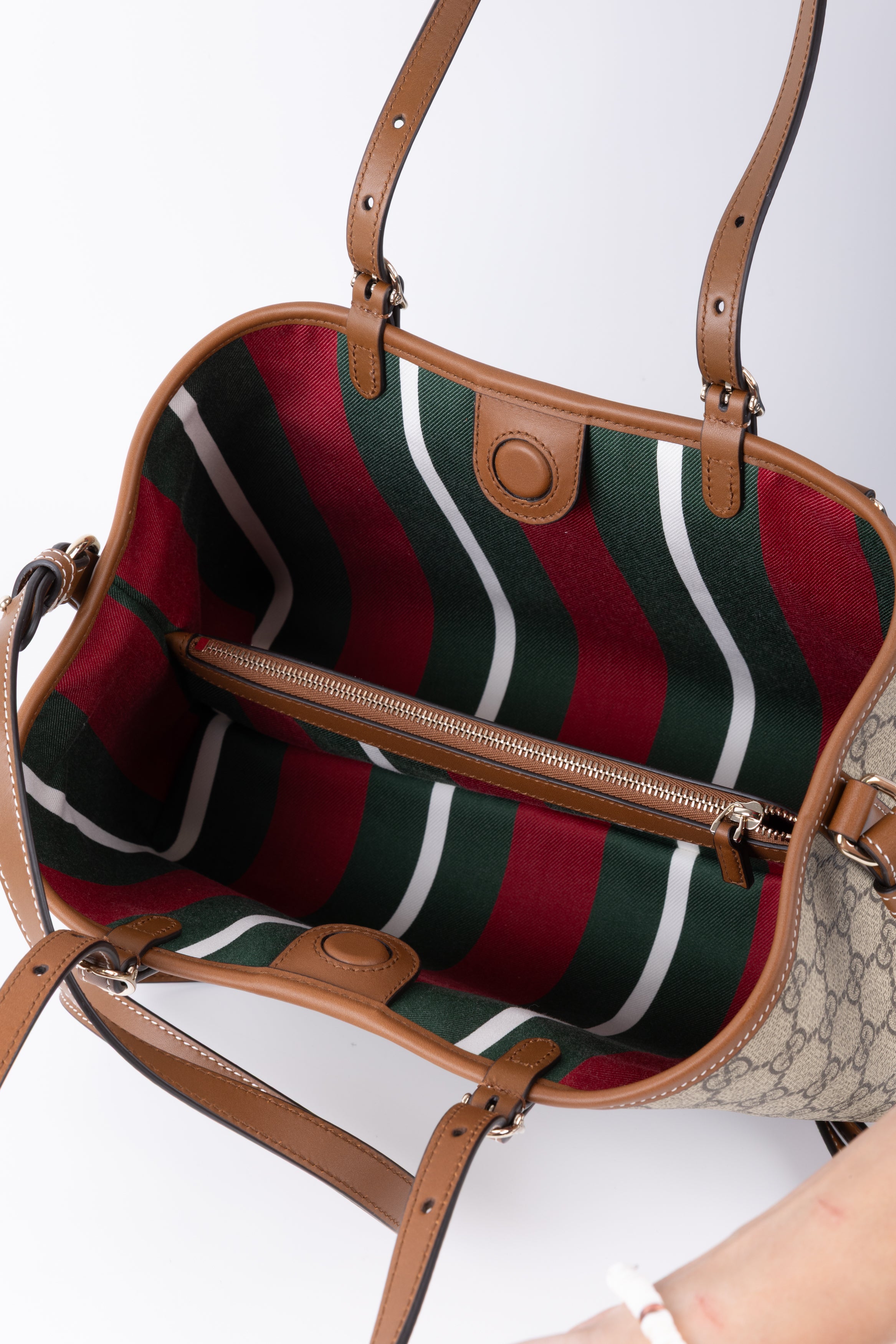 GUCCI SHOPPING EMBLEM MEDIA