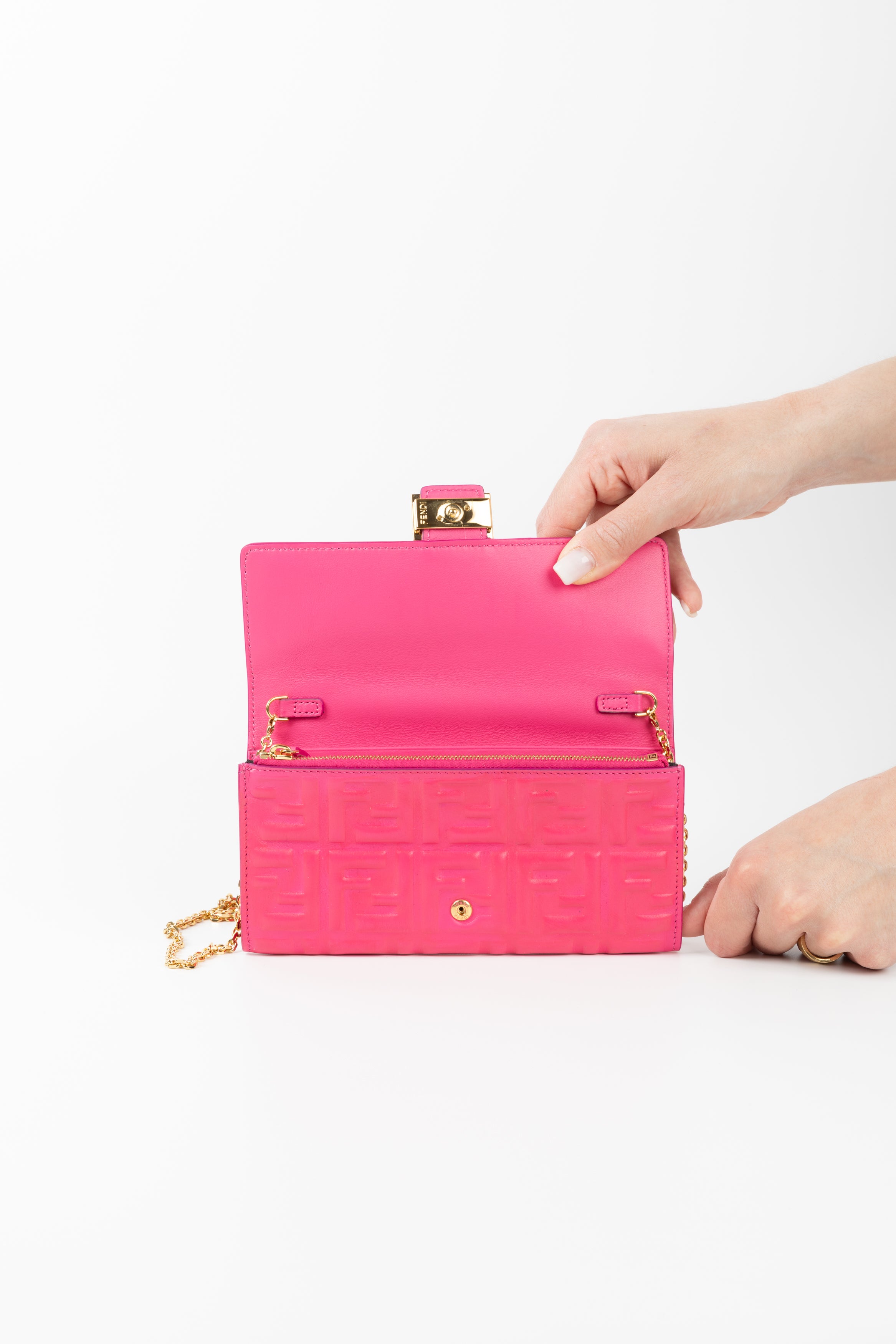 FENDI CONTINENTAL WITH CHAIN FUCSIA