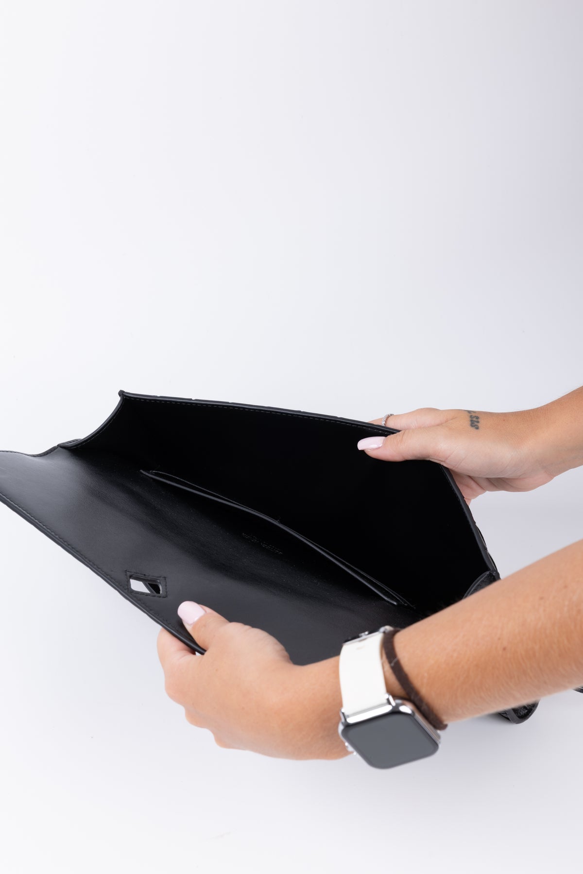 BOTTEGA VENETA ANDIAMO CLUTCH NERA