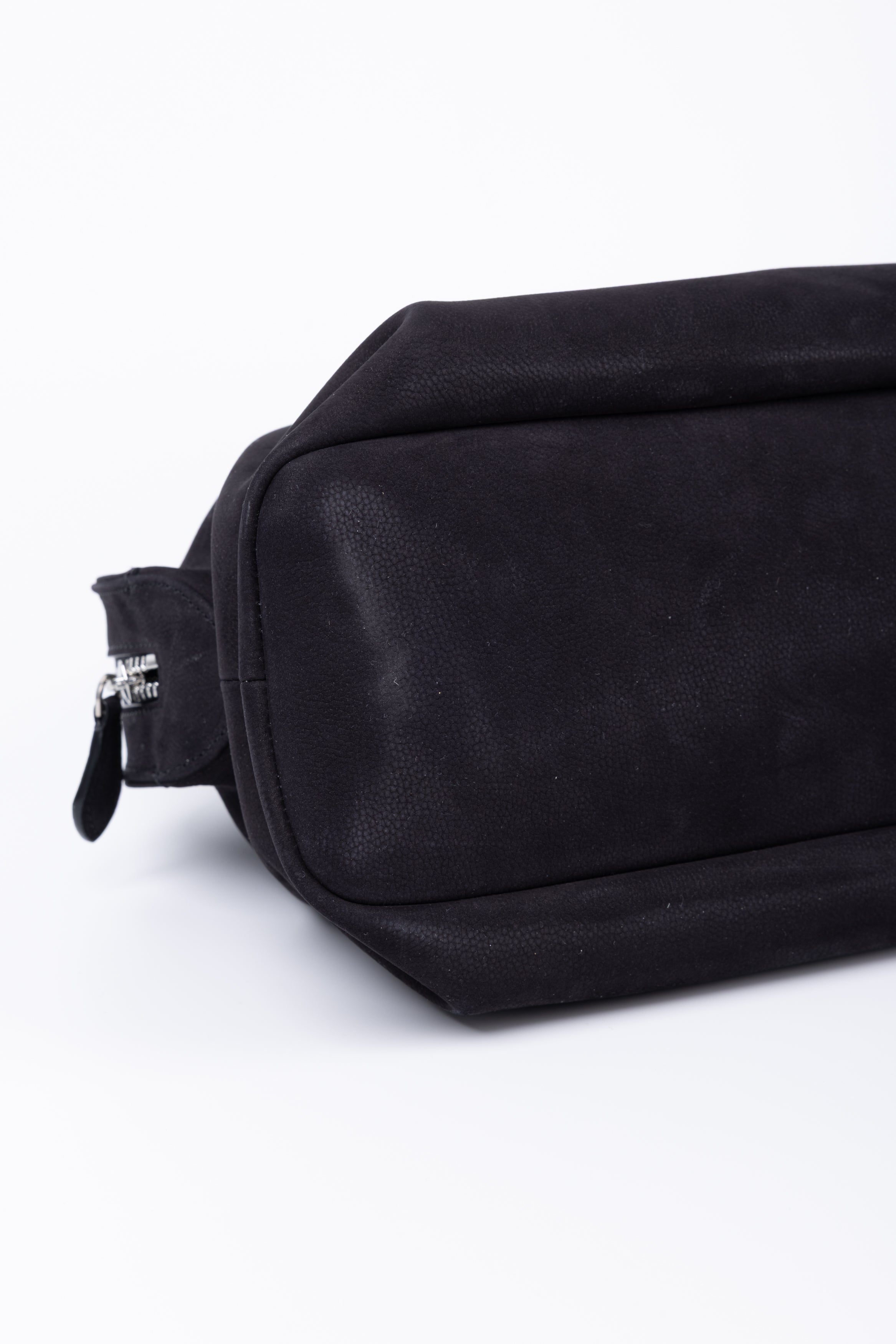THE ROW BORSA AGNES 12 MEDIUM IN CAMOSCIO NERO