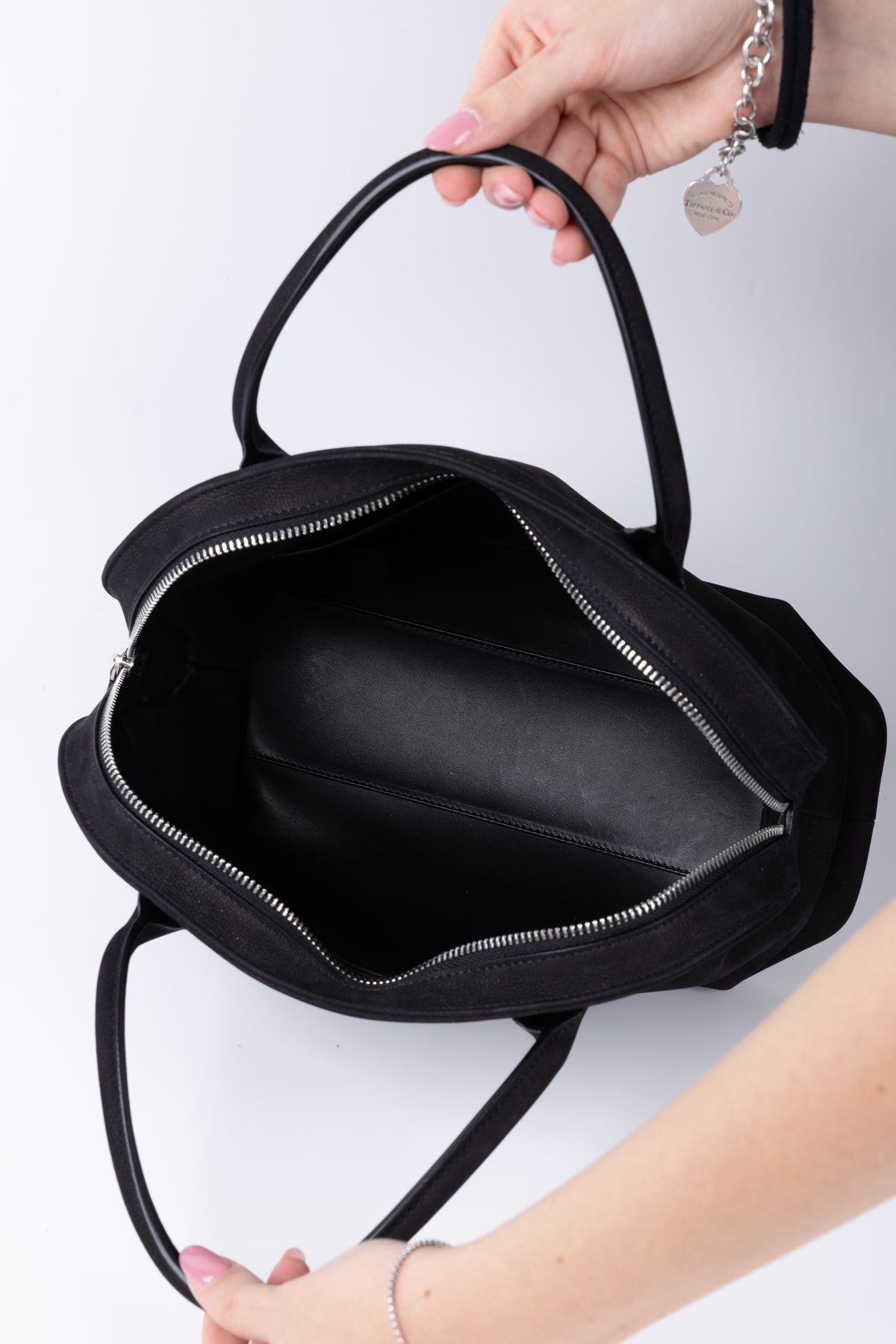 THE ROW BORSA AGNES 12 MEDIUM IN CAMOSCIO NERO