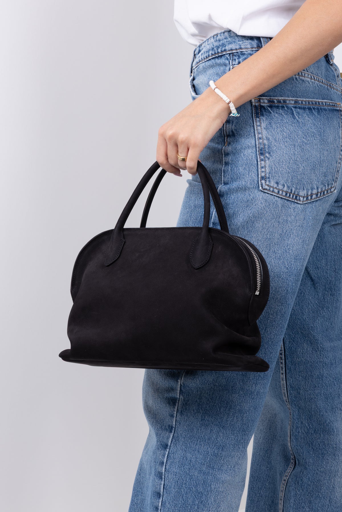 THE ROW BORSA AGNES 12 MEDIUM IN CAMOSCIO NERO