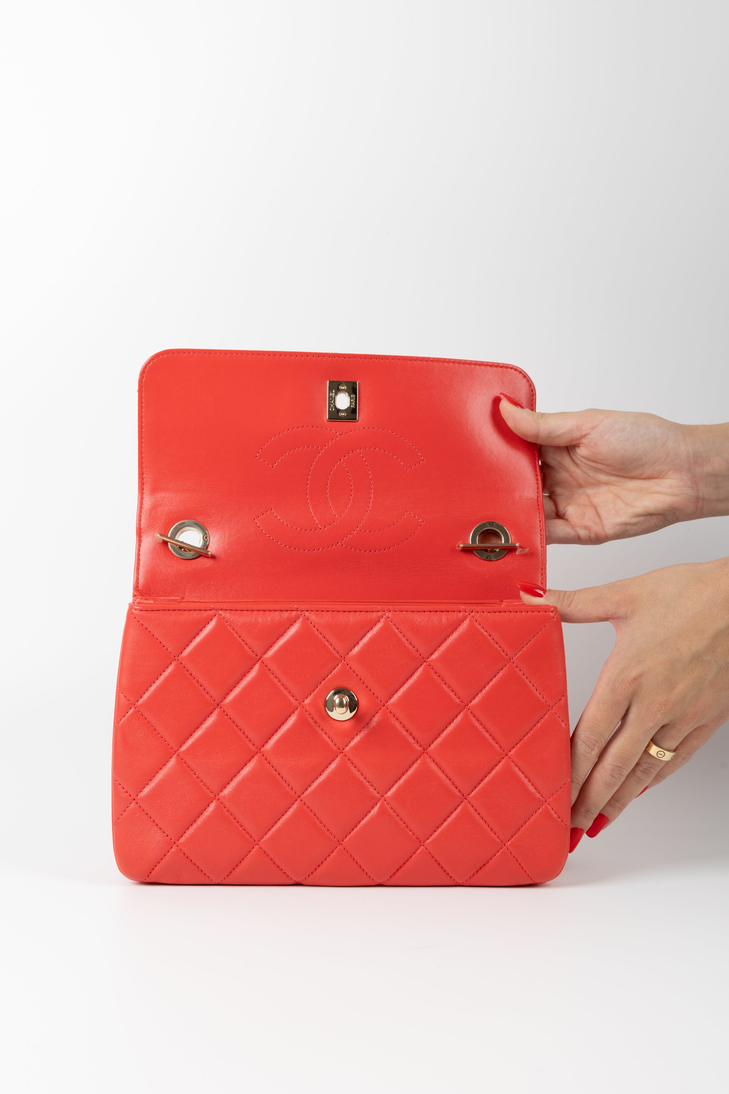 CHANEL TRENDY CORALLO