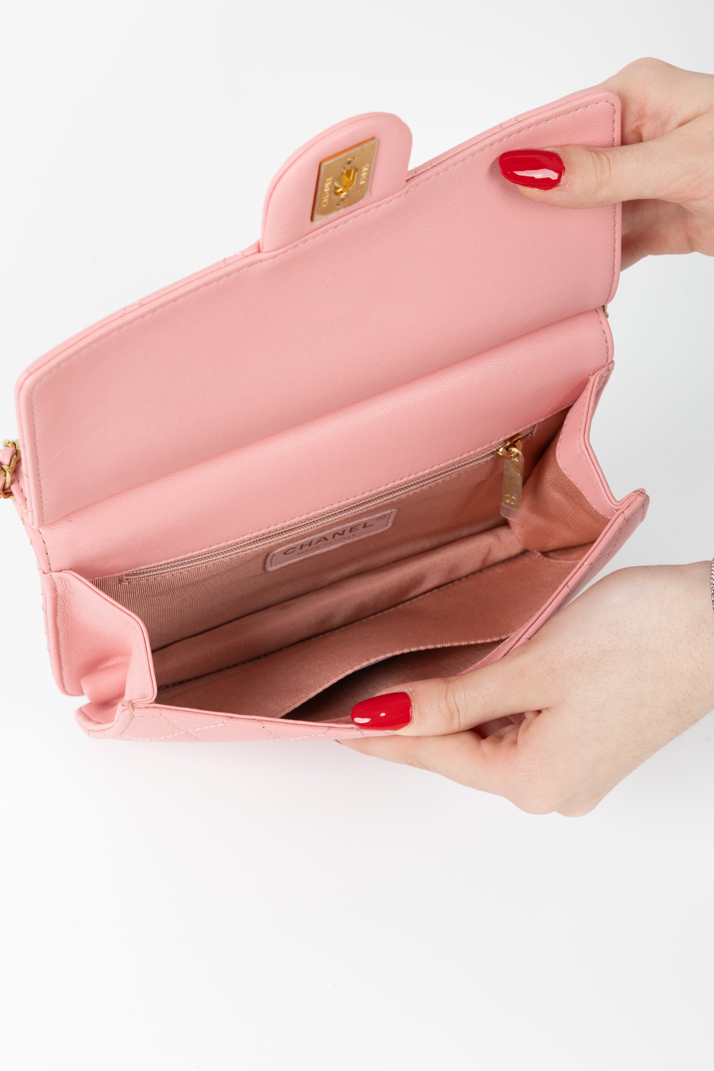 CHANEL PEARL CHAIN FLAP ROSA