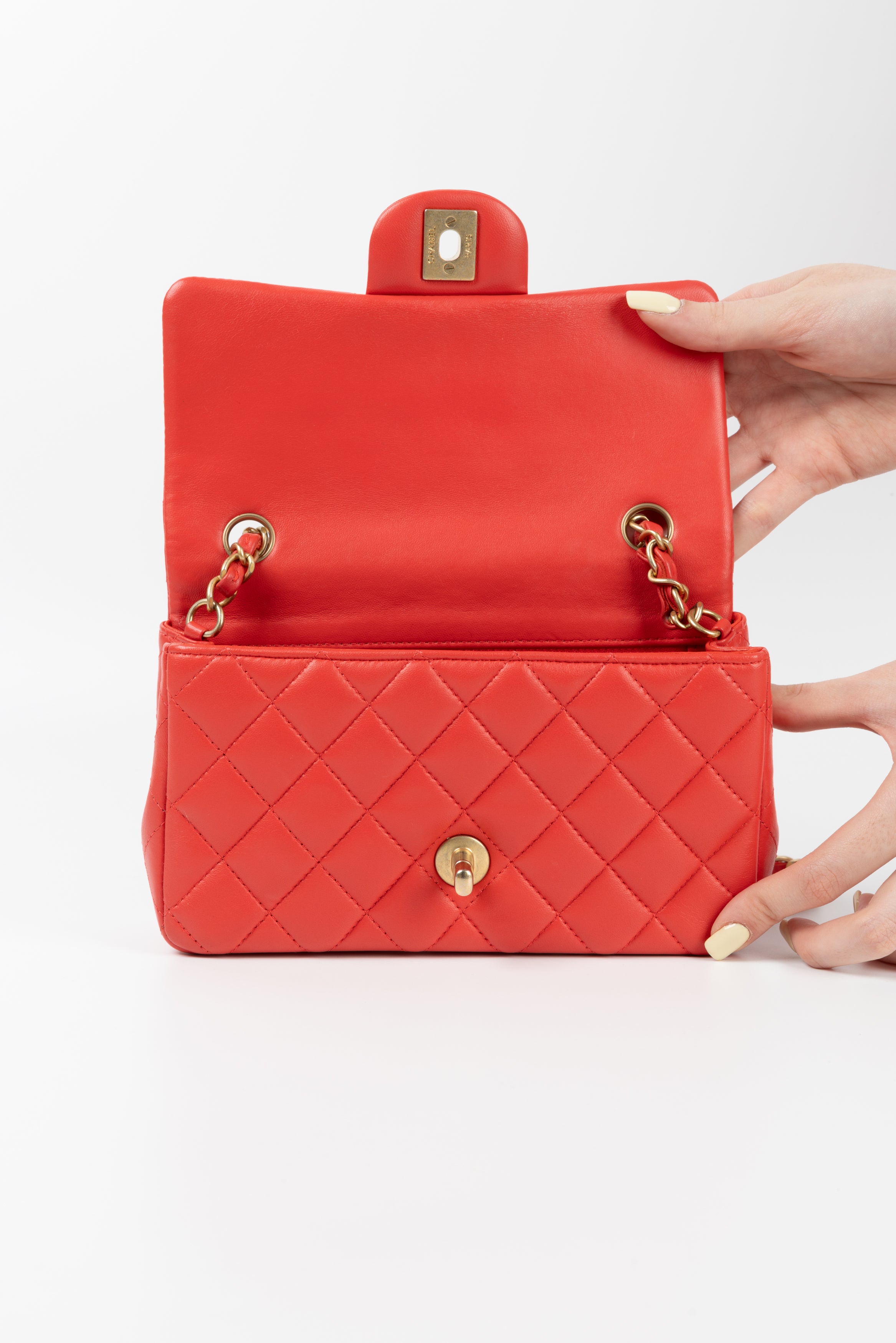 CHANEL RECTANGULAR CORALLO (RISERVATA)