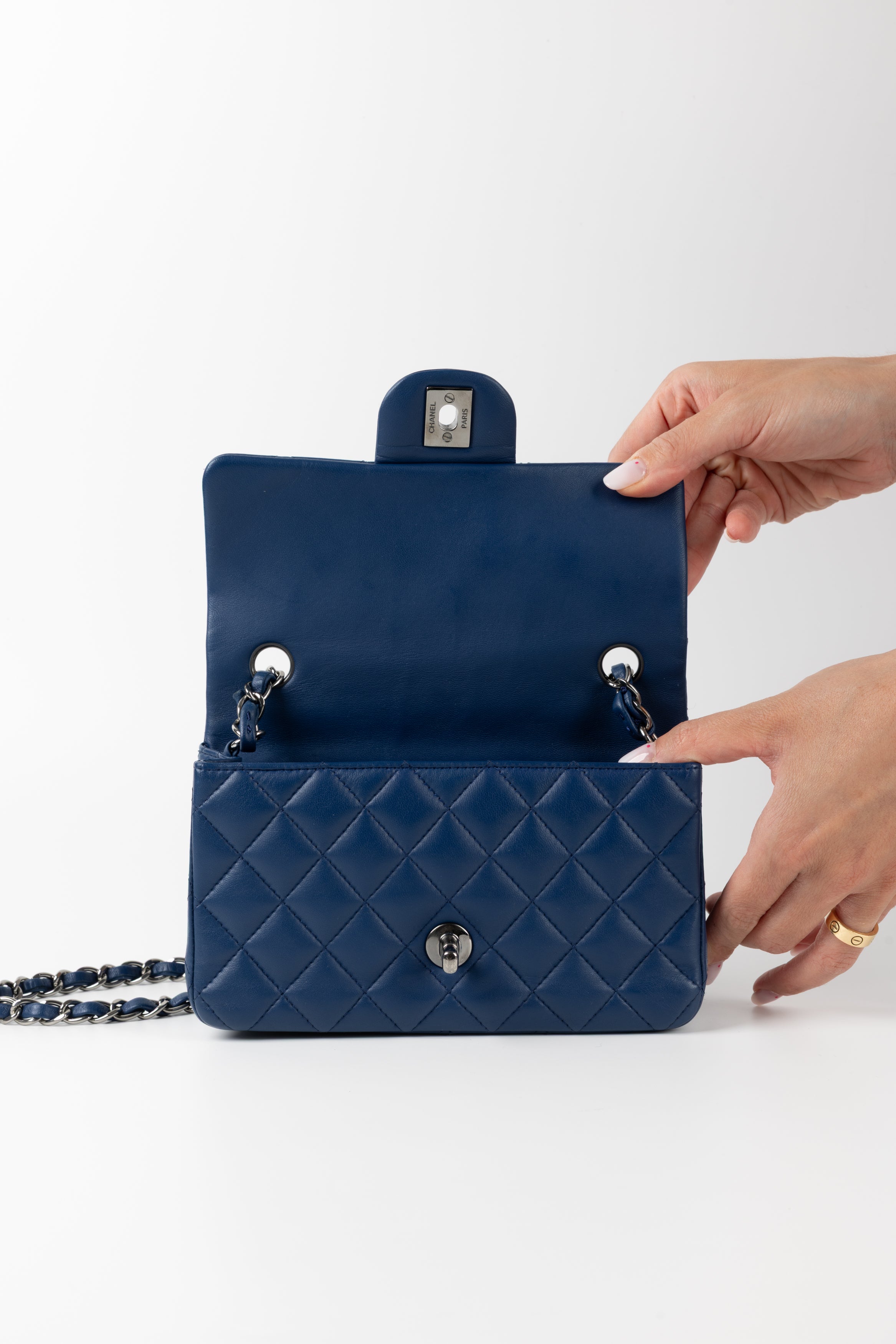 CHANEL RECTANGULAR BLU