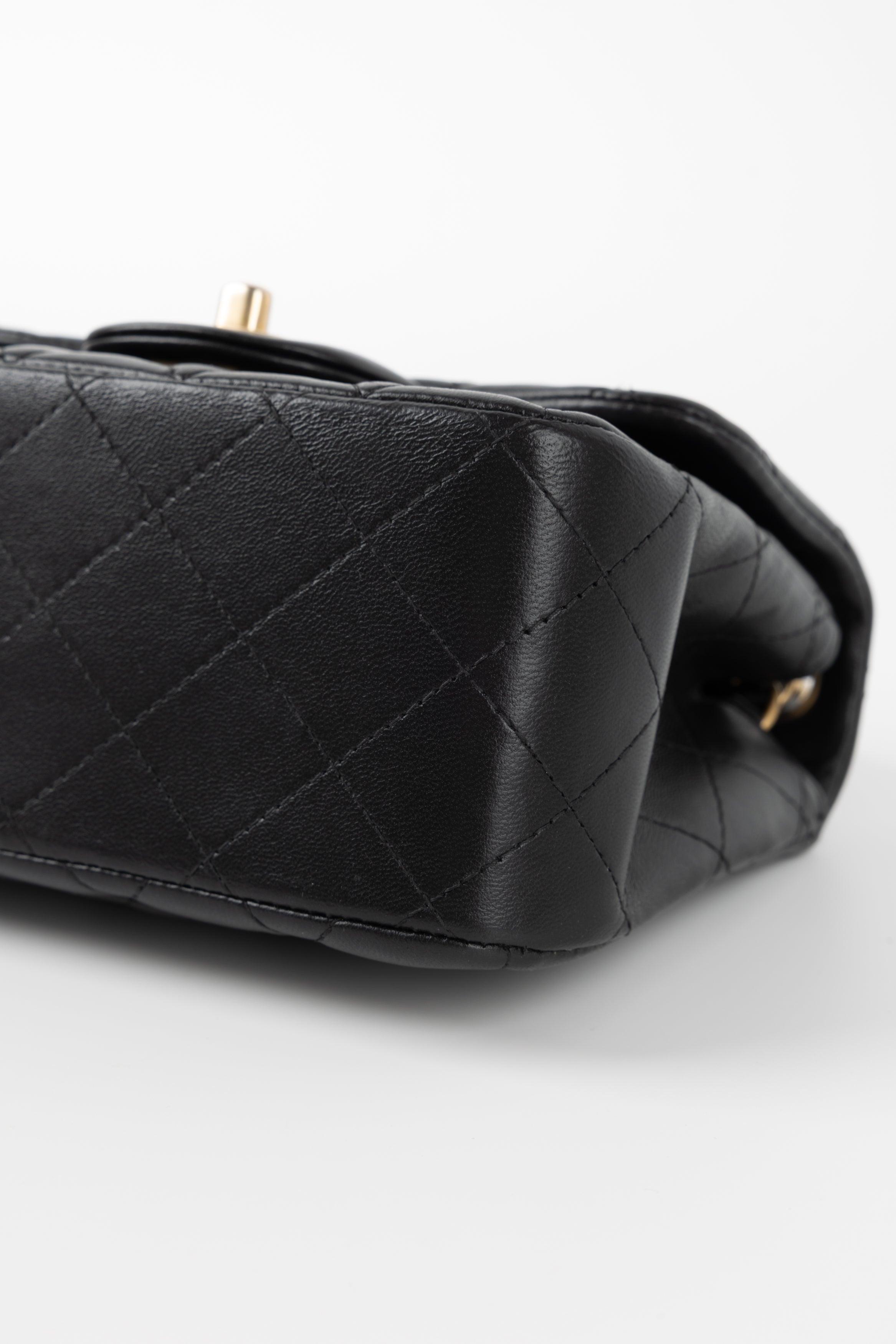 CHANEL MINI SQUARE NERA