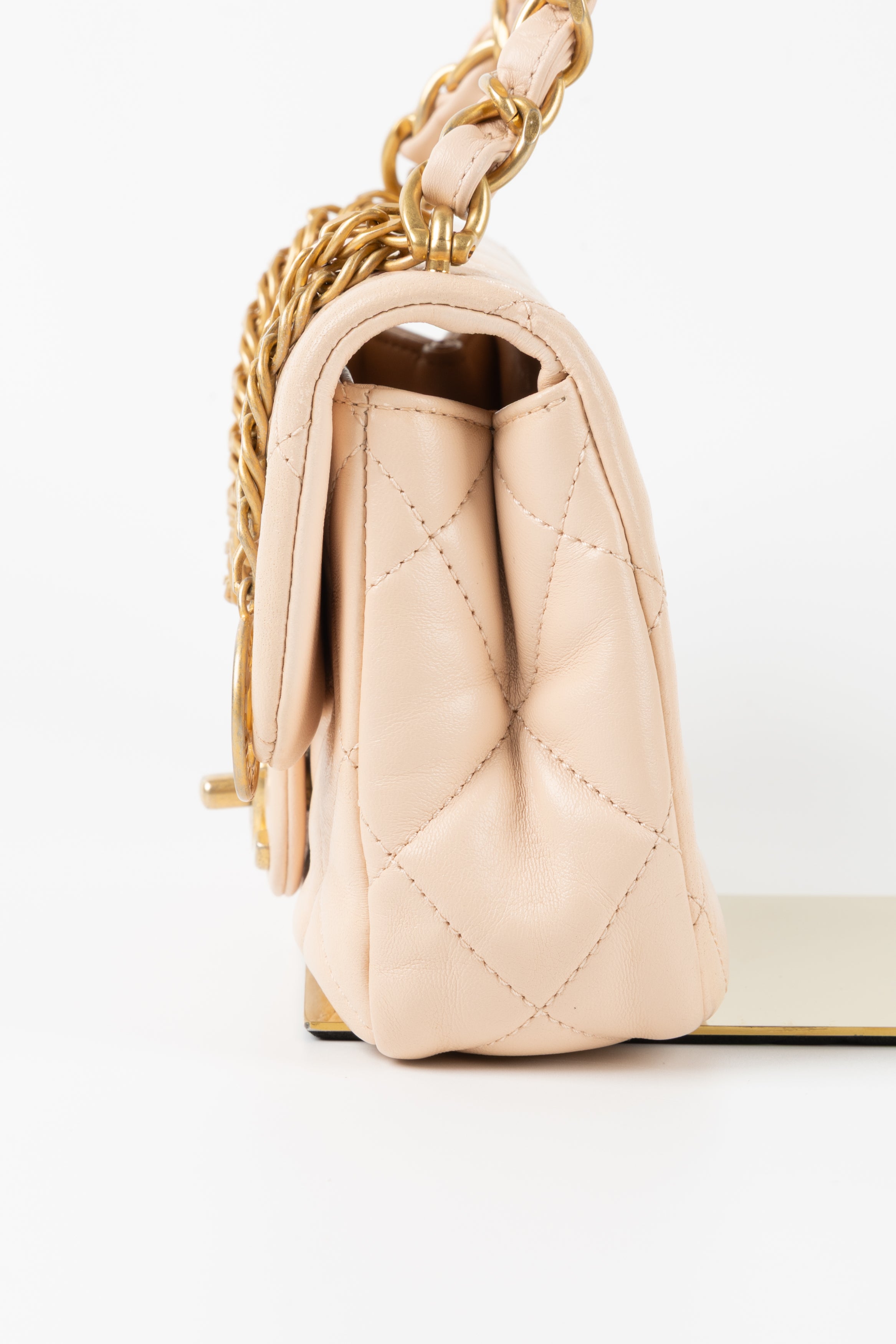 CHANEL 19 FLAP