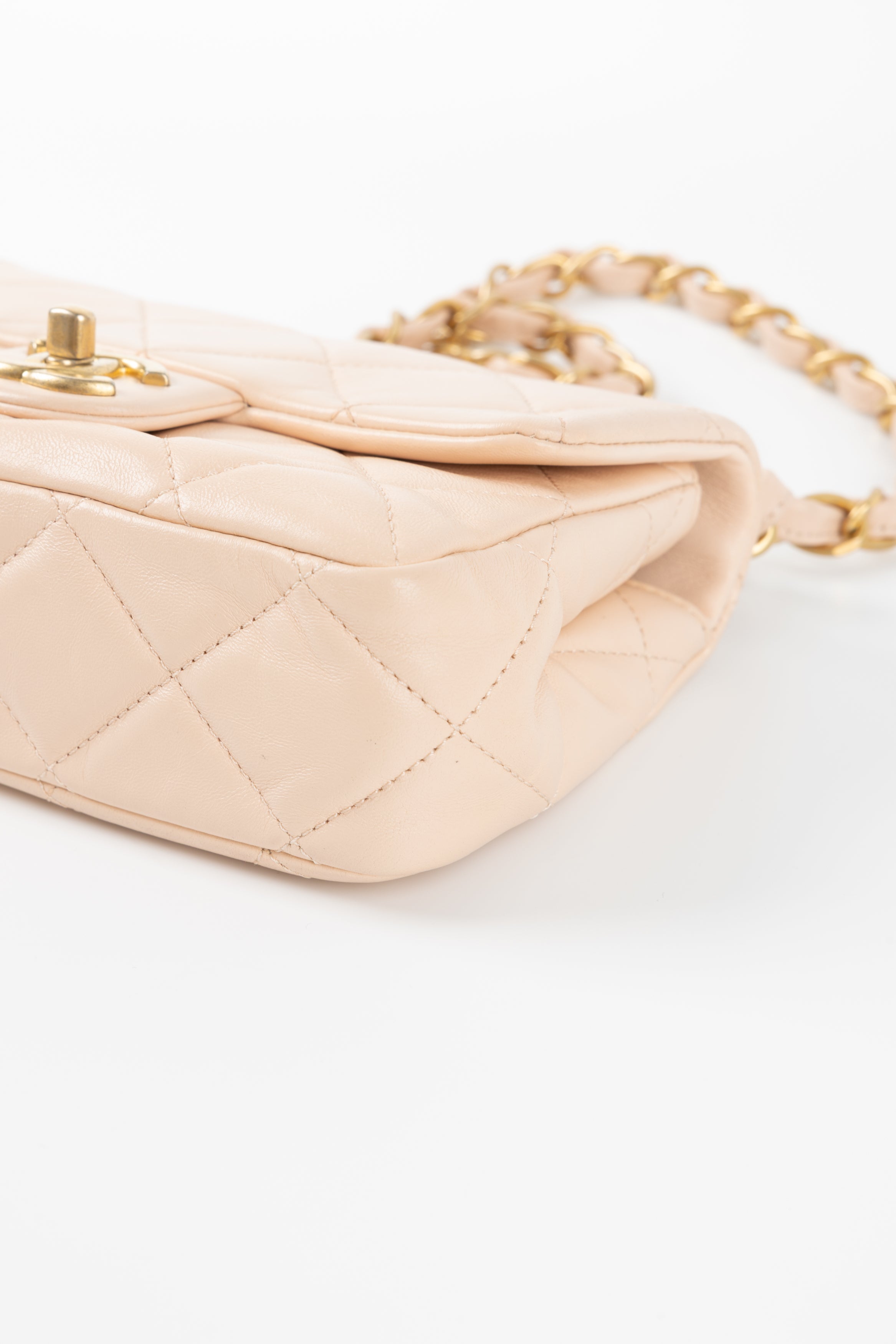 CHANEL 19 FLAP