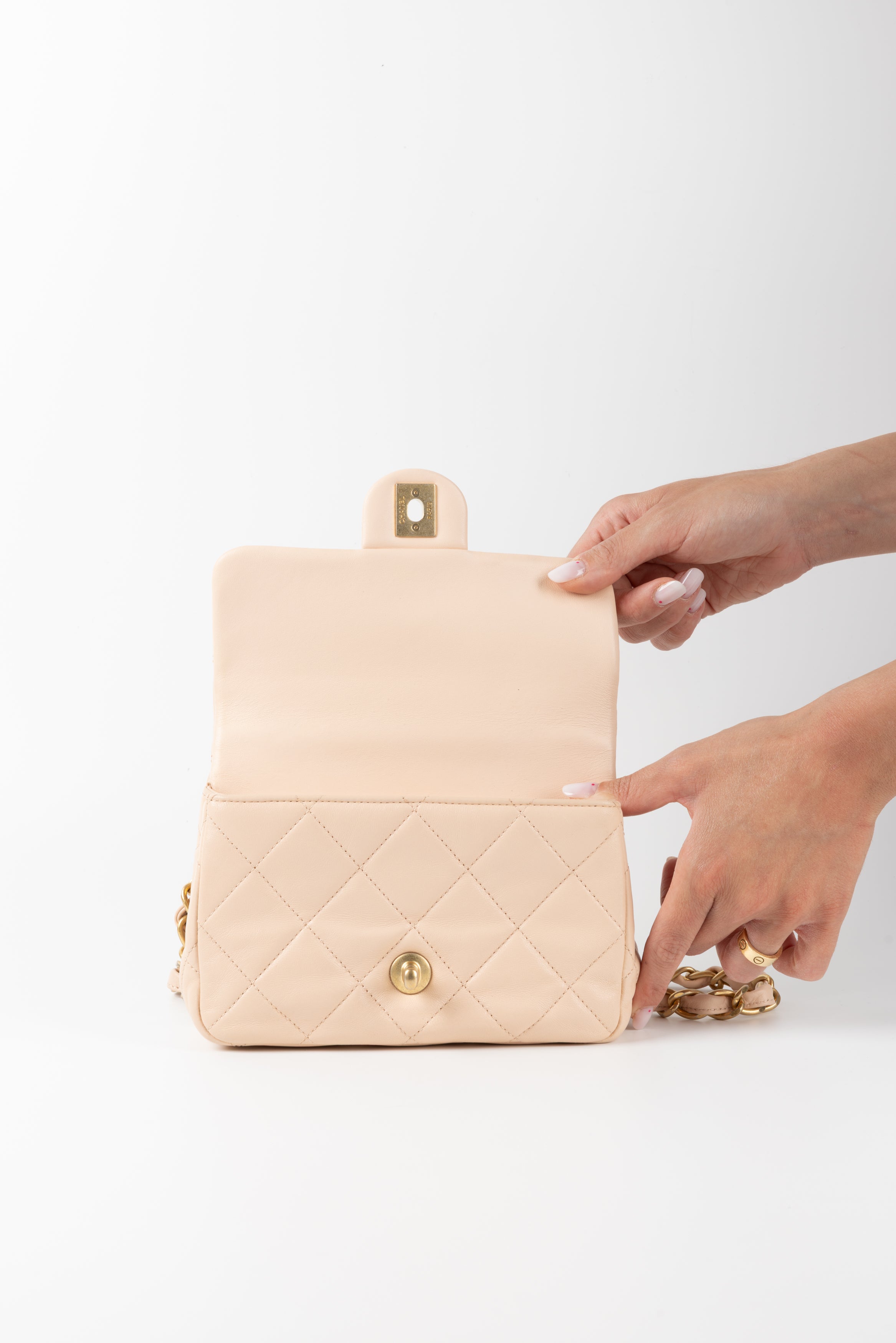 CHANEL 19 FLAP
