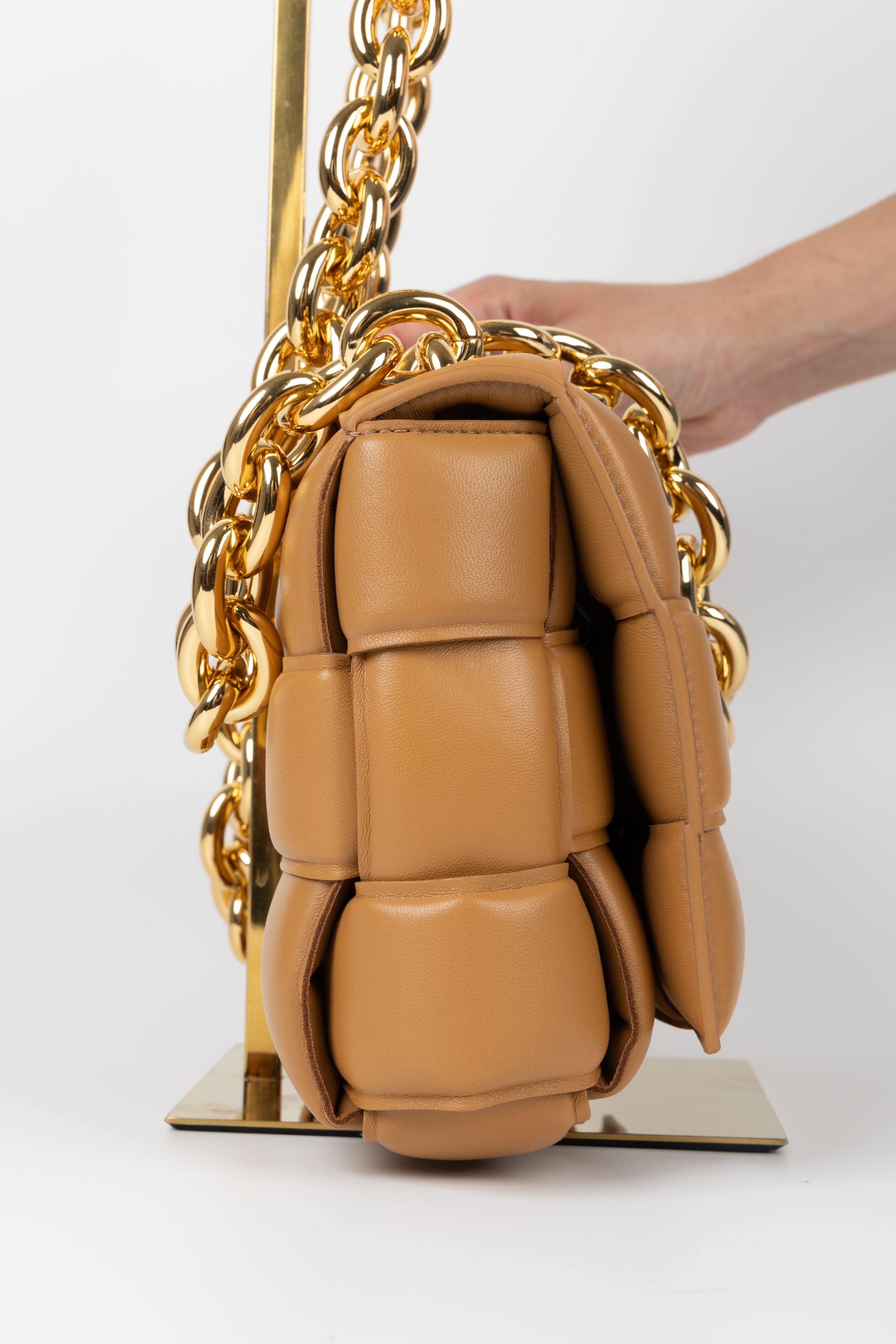 BOTTEGA VENETA PADDED CHAIN CARAMELLO