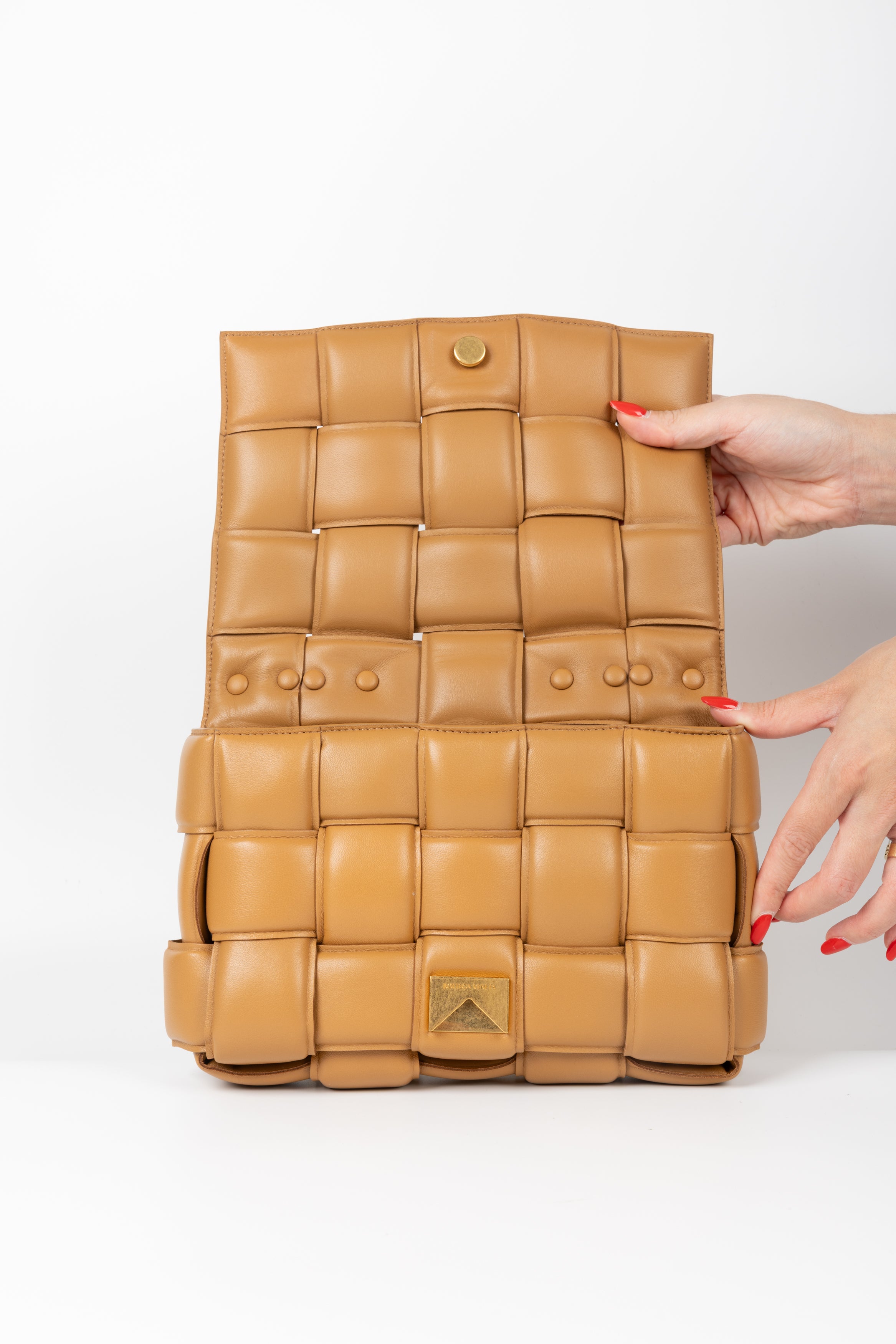 BOTTEGA VENETA PADDED CHAIN CARAMELLO