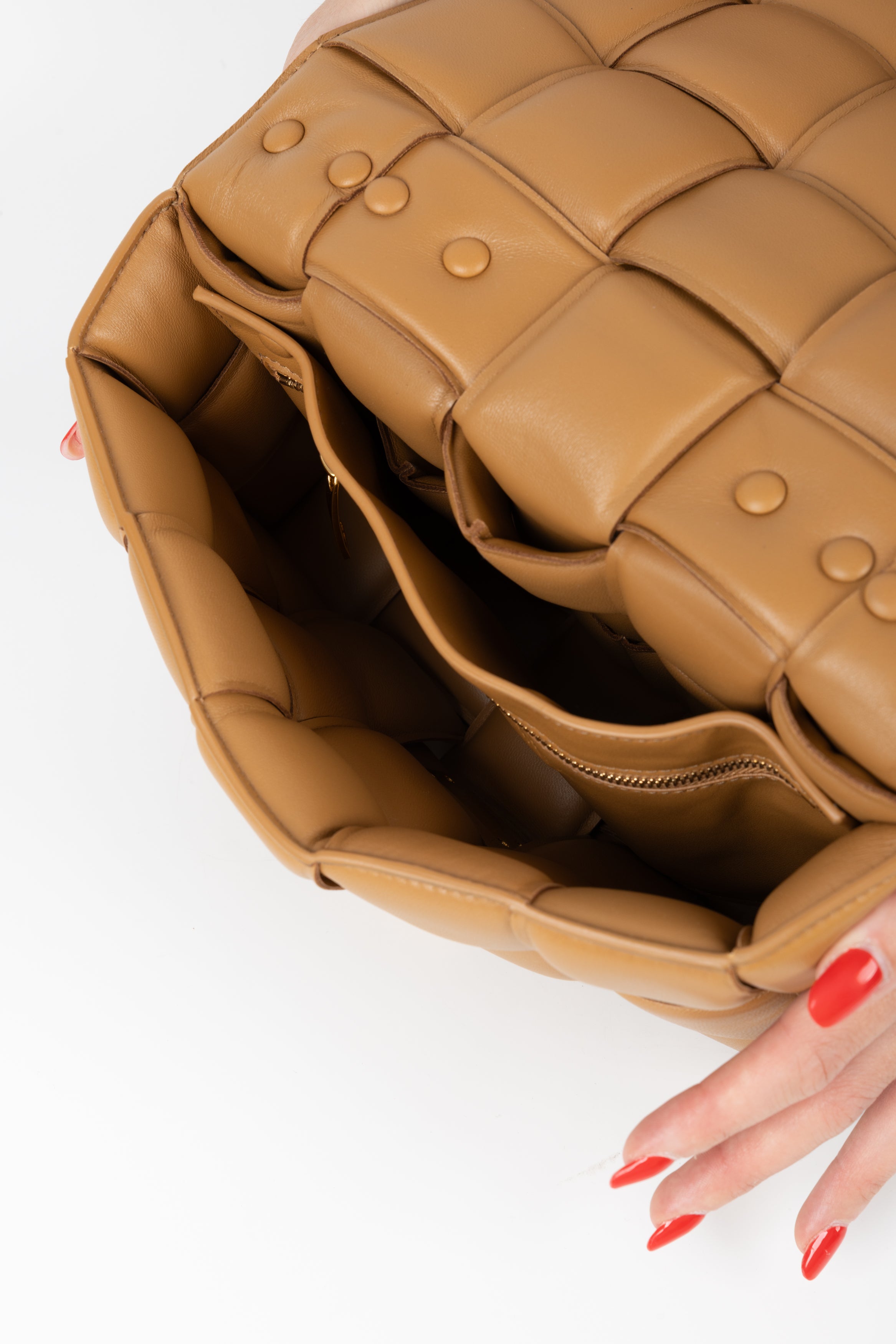 BOTTEGA VENETA PADDED CHAIN CARAMELLO