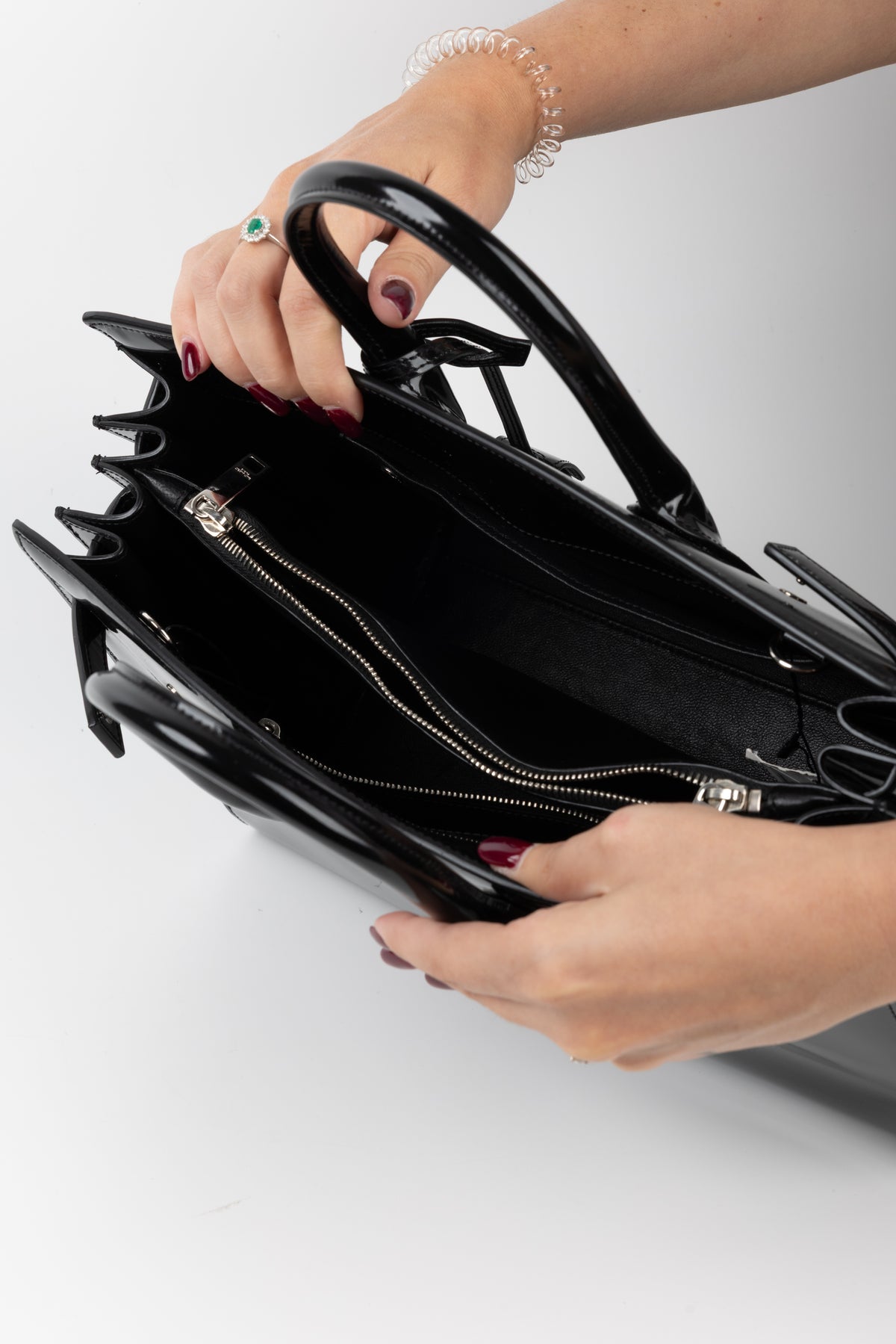 SAINT LAURENT SAC DE JOUR IN VERNICE NERA