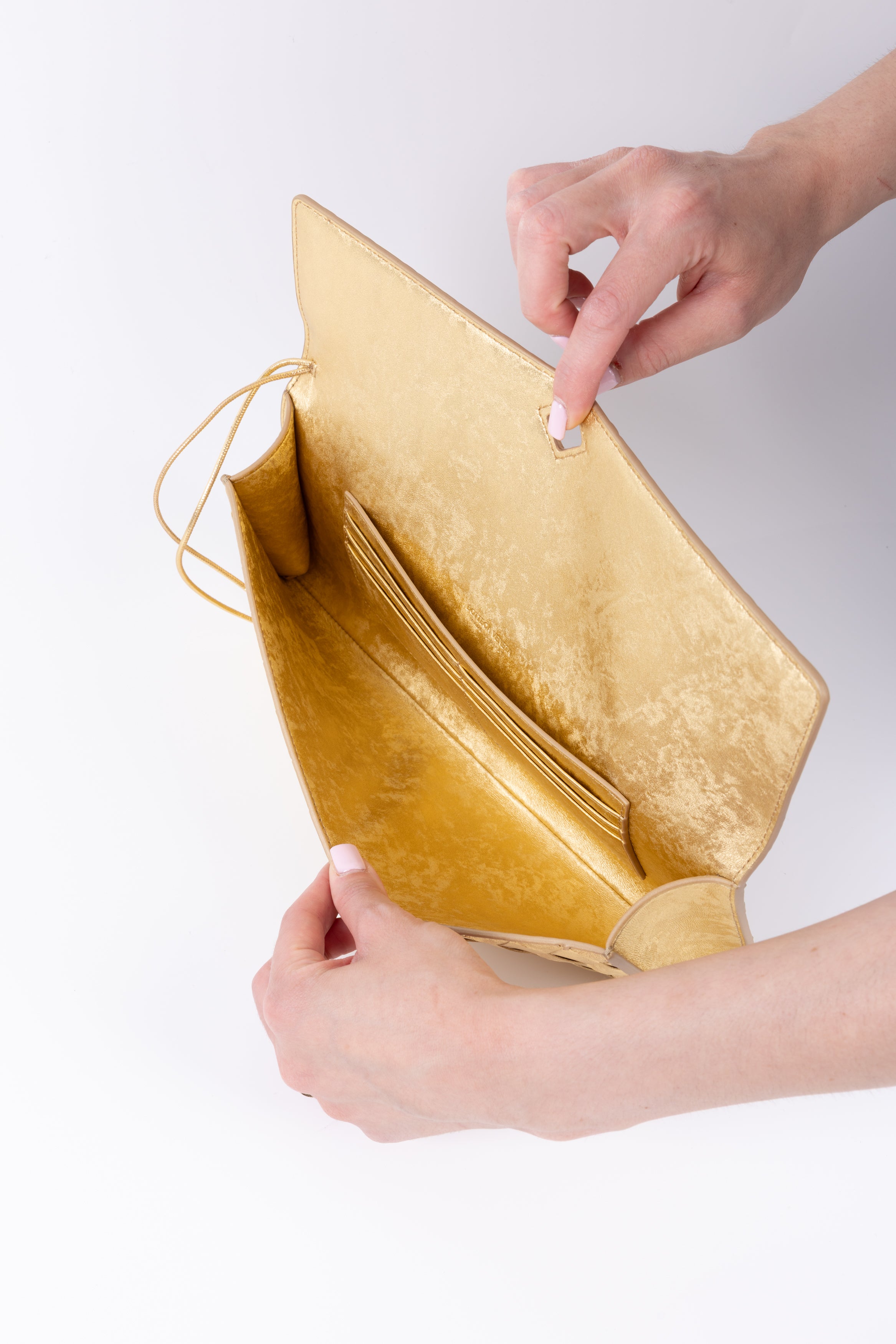 BOTTEGA VENETA ANDIAMO CLUTCH ORO OPACA