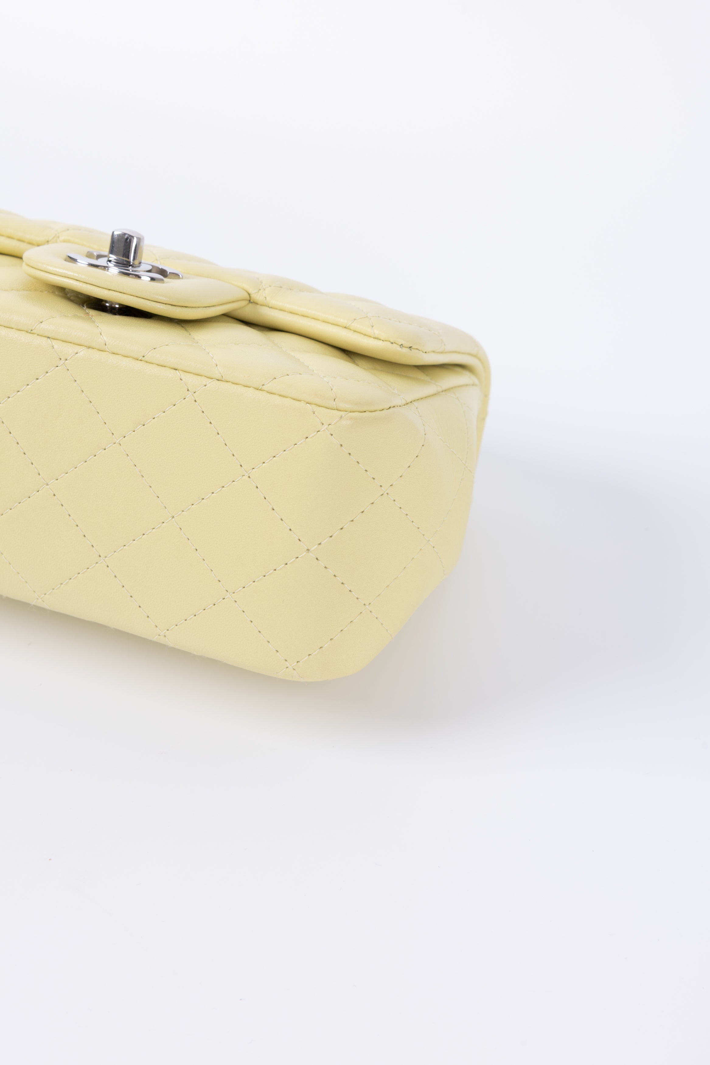 CHANEL MINI SQUARE GIALLA