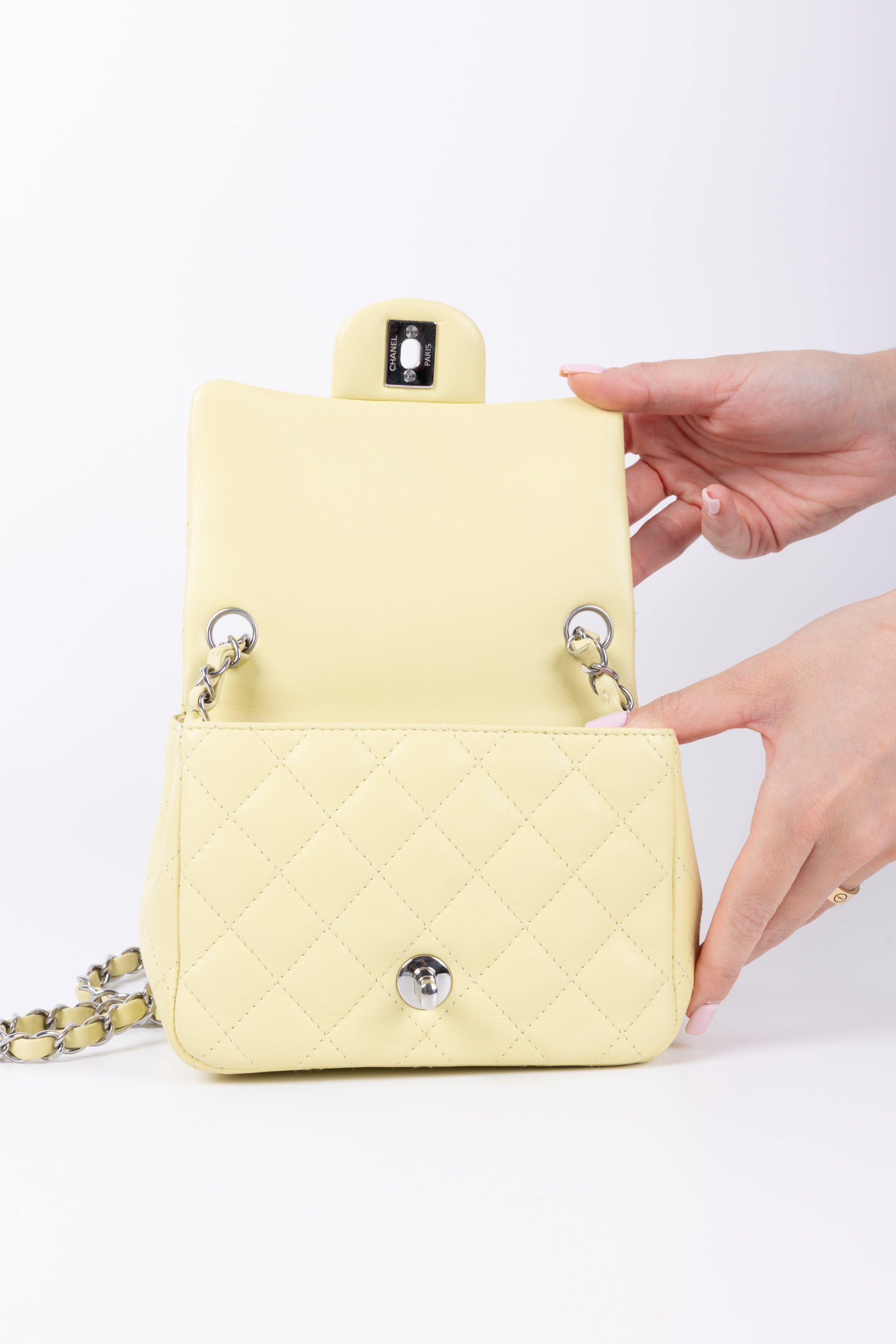 CHANEL MINI SQUARE GIALLA