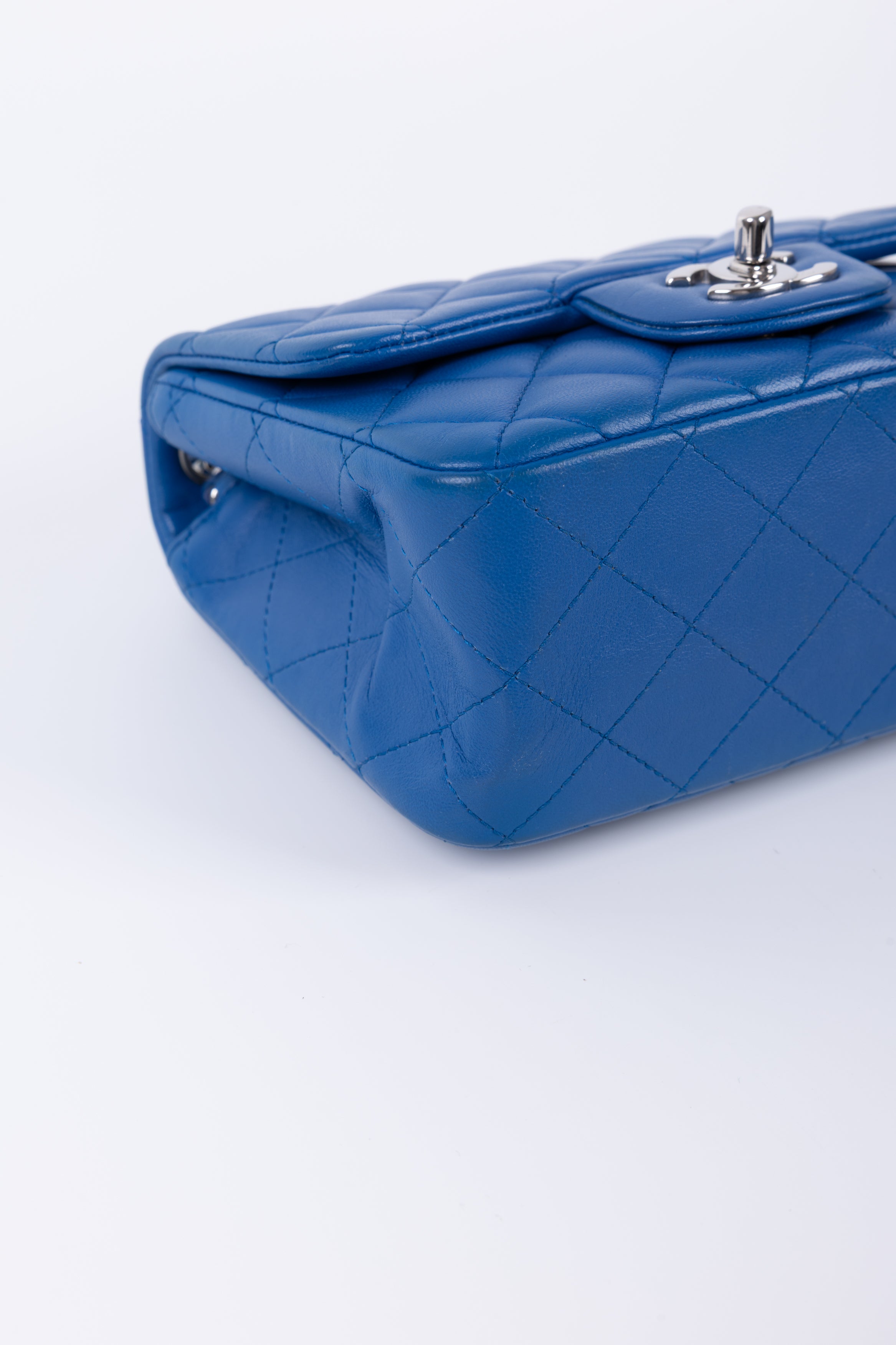 CHANEL MINI SQUARE BLU