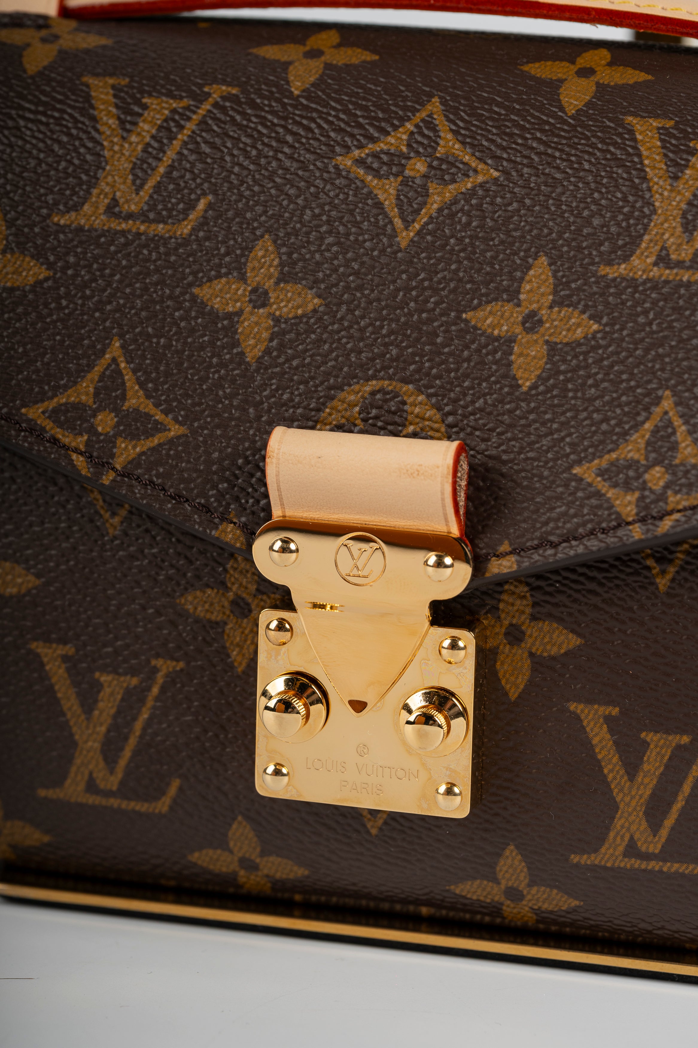 Louis Vuitton Pochette Métis East West Monogram