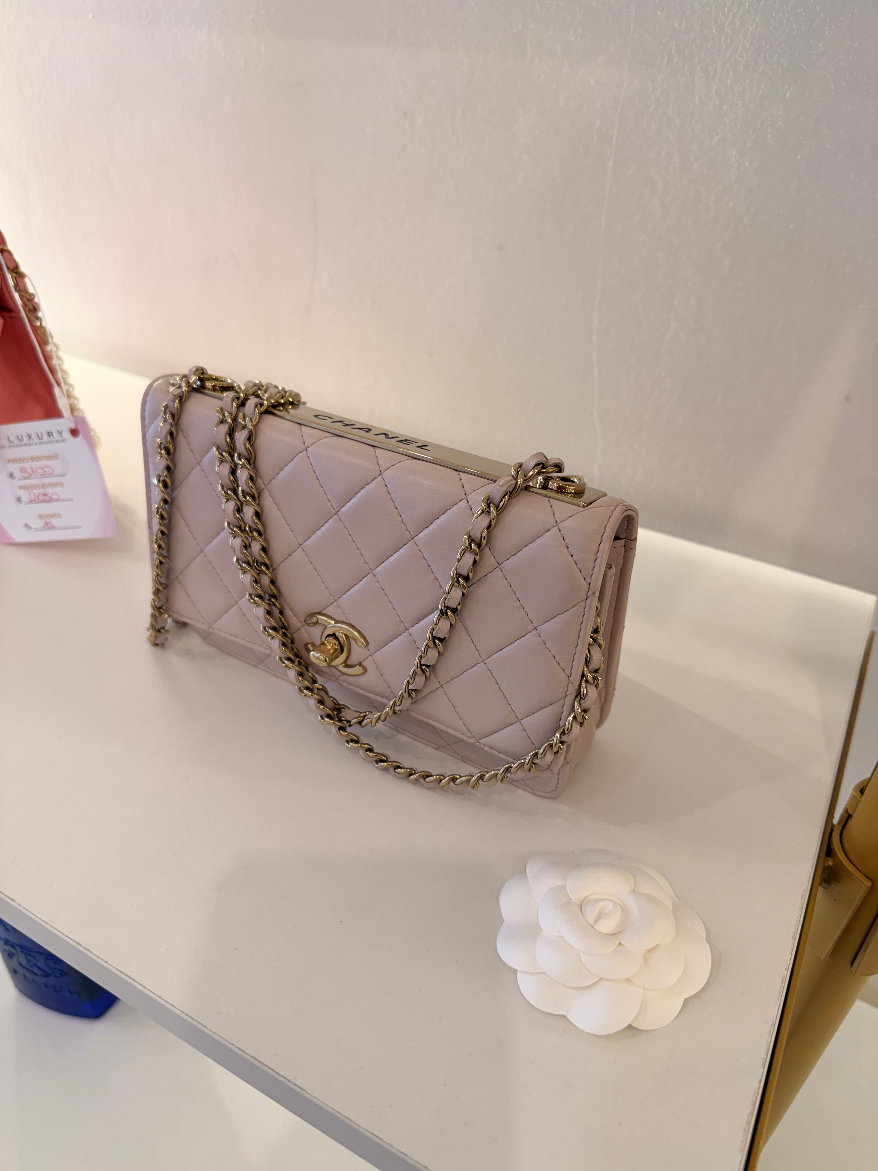 CHANEL WOC lilla polvere