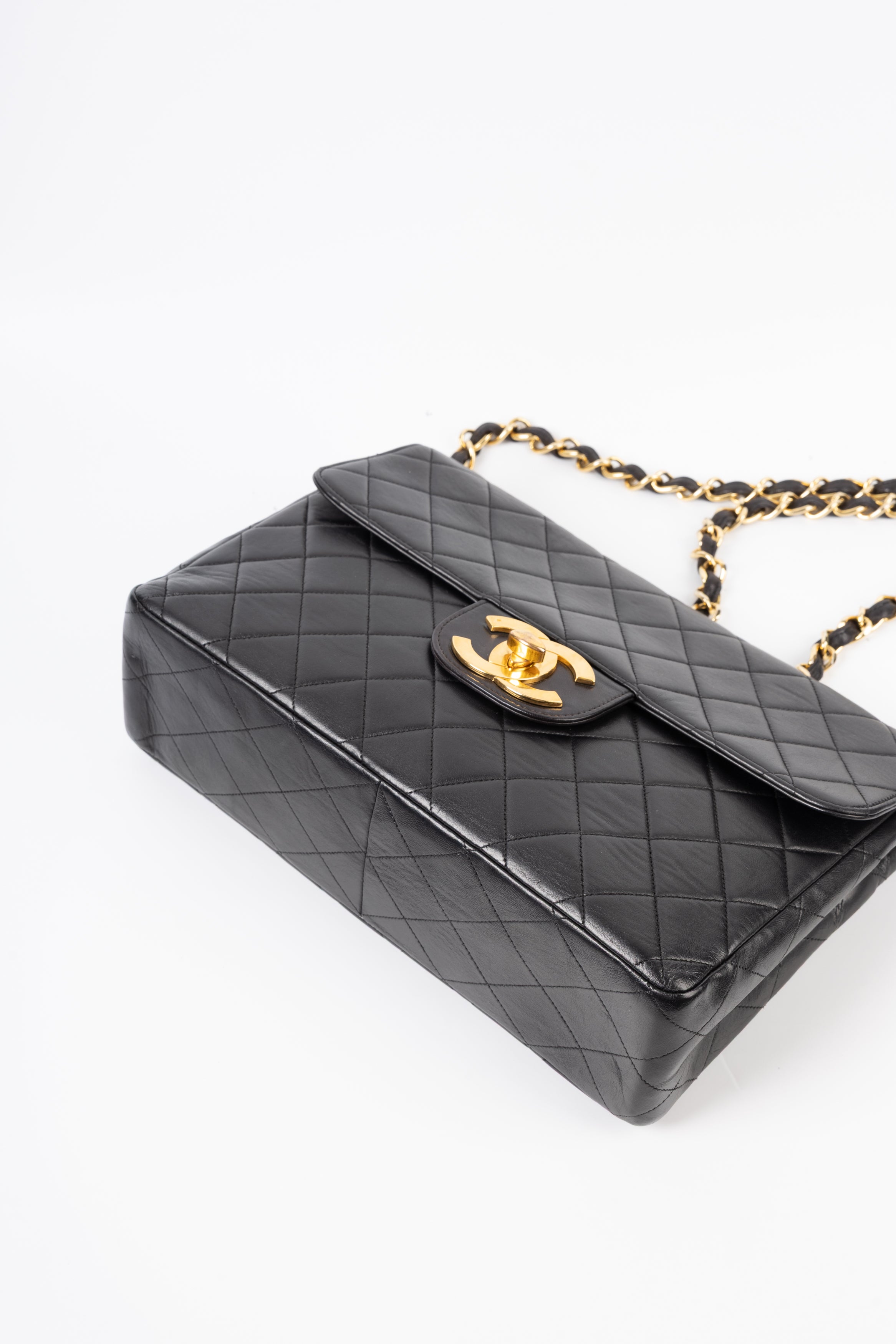 Chanel Nera Maxi Logo