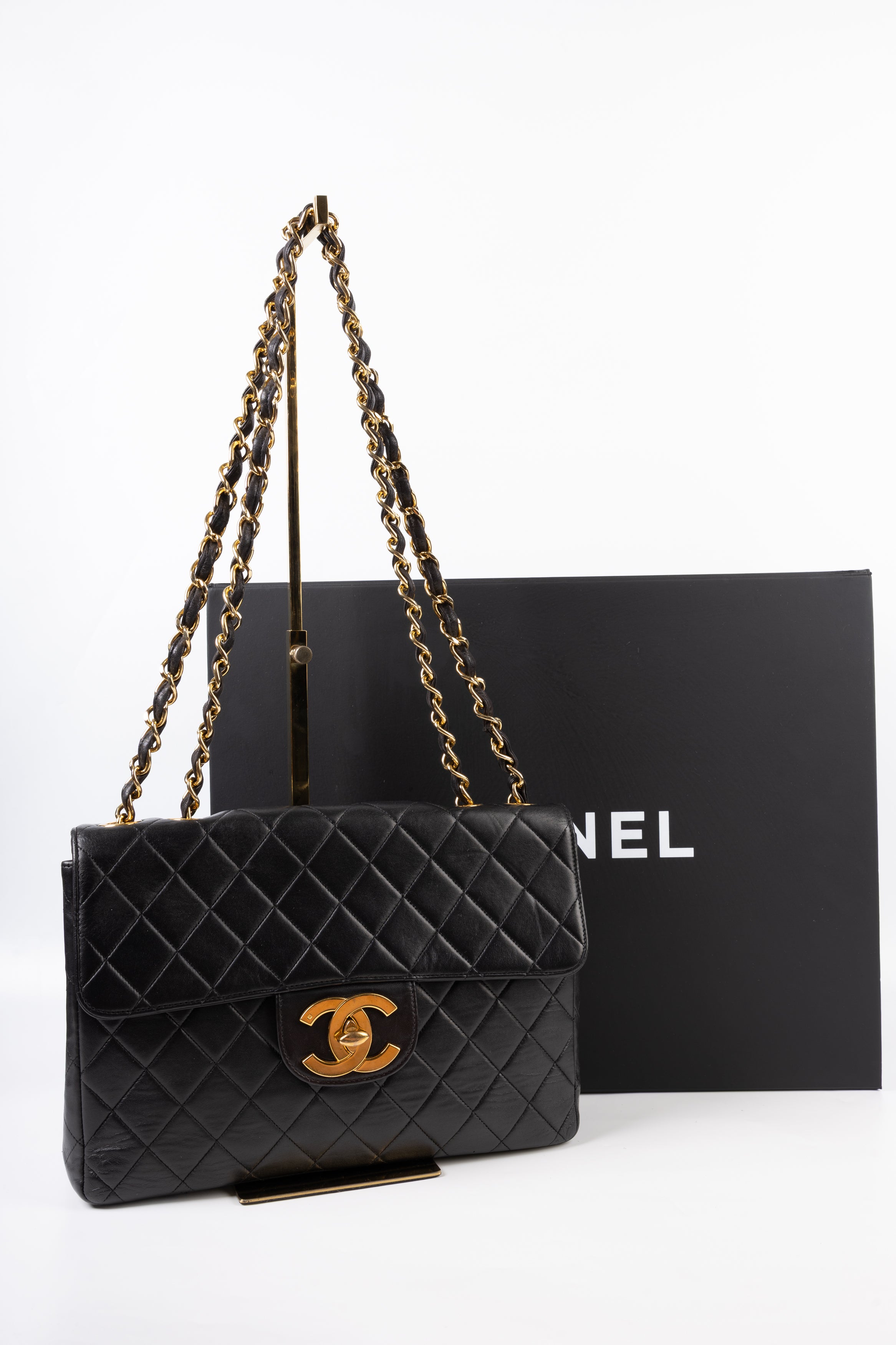 Chanel Nera Maxi Logo