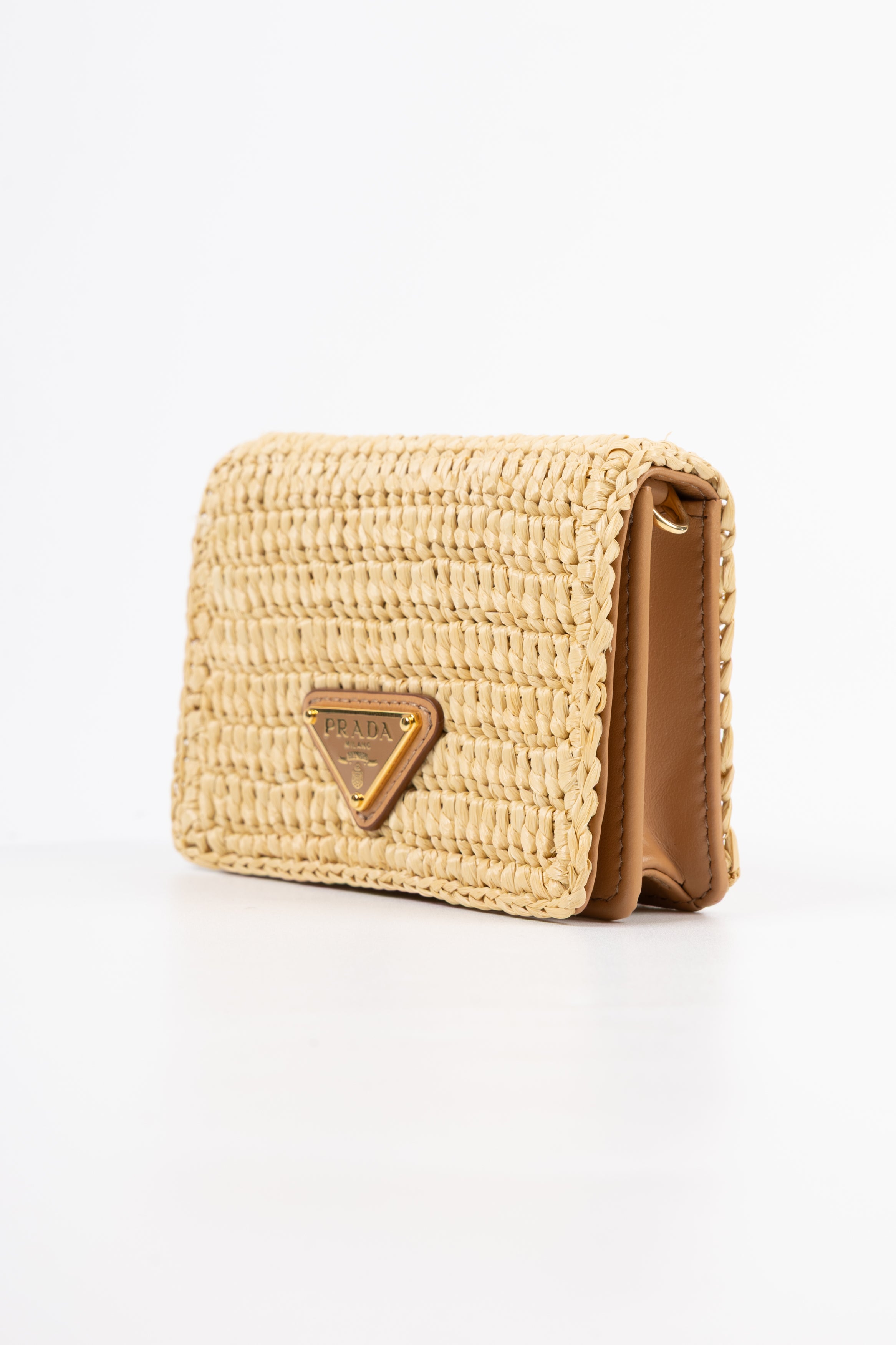 prada portacarte in rafia con tracolla