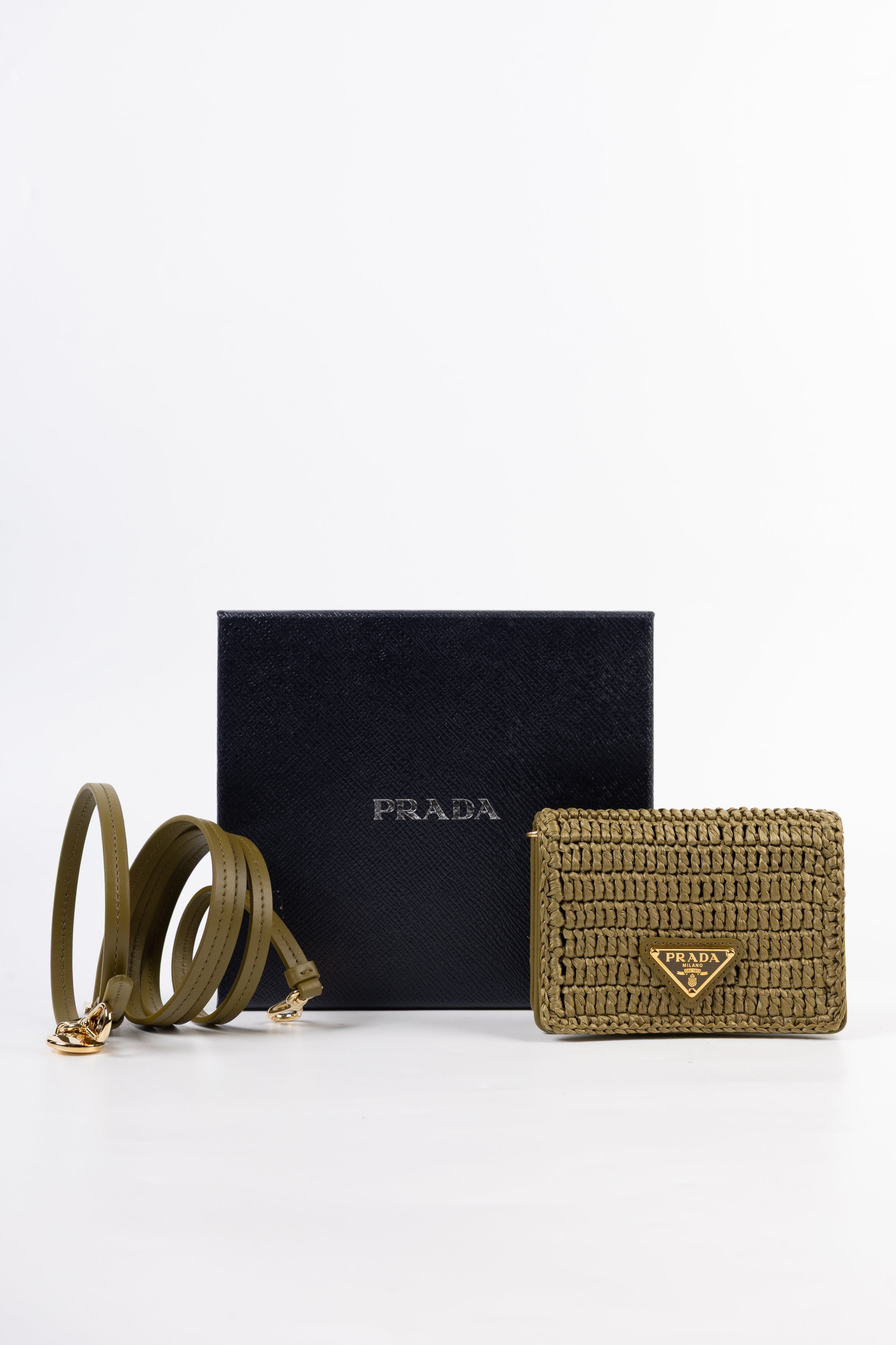 prada portacarte in rafia verde scuro con tracolla
