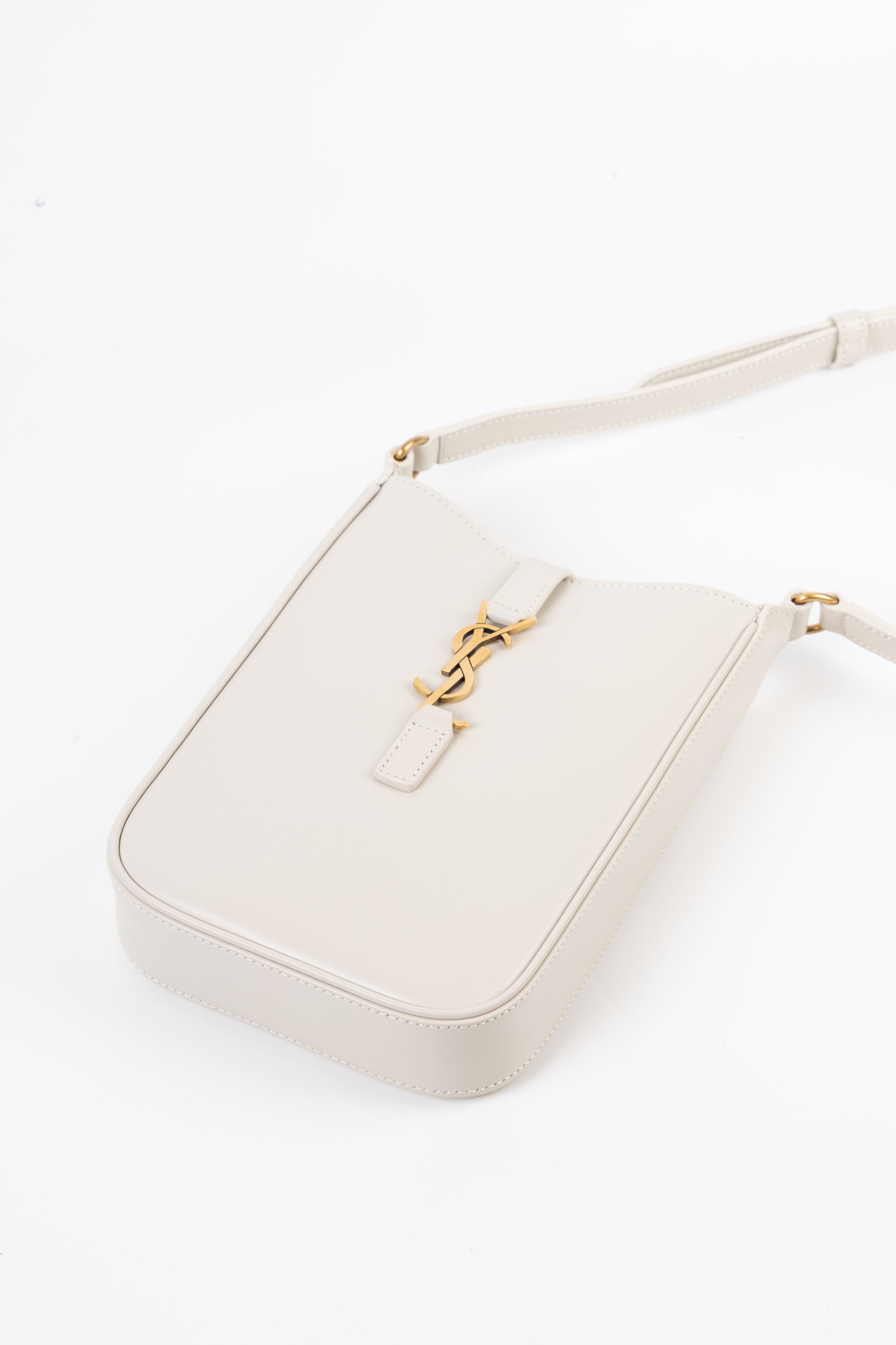 Saint Laurent le 5 à 7 bucket blanc vintage