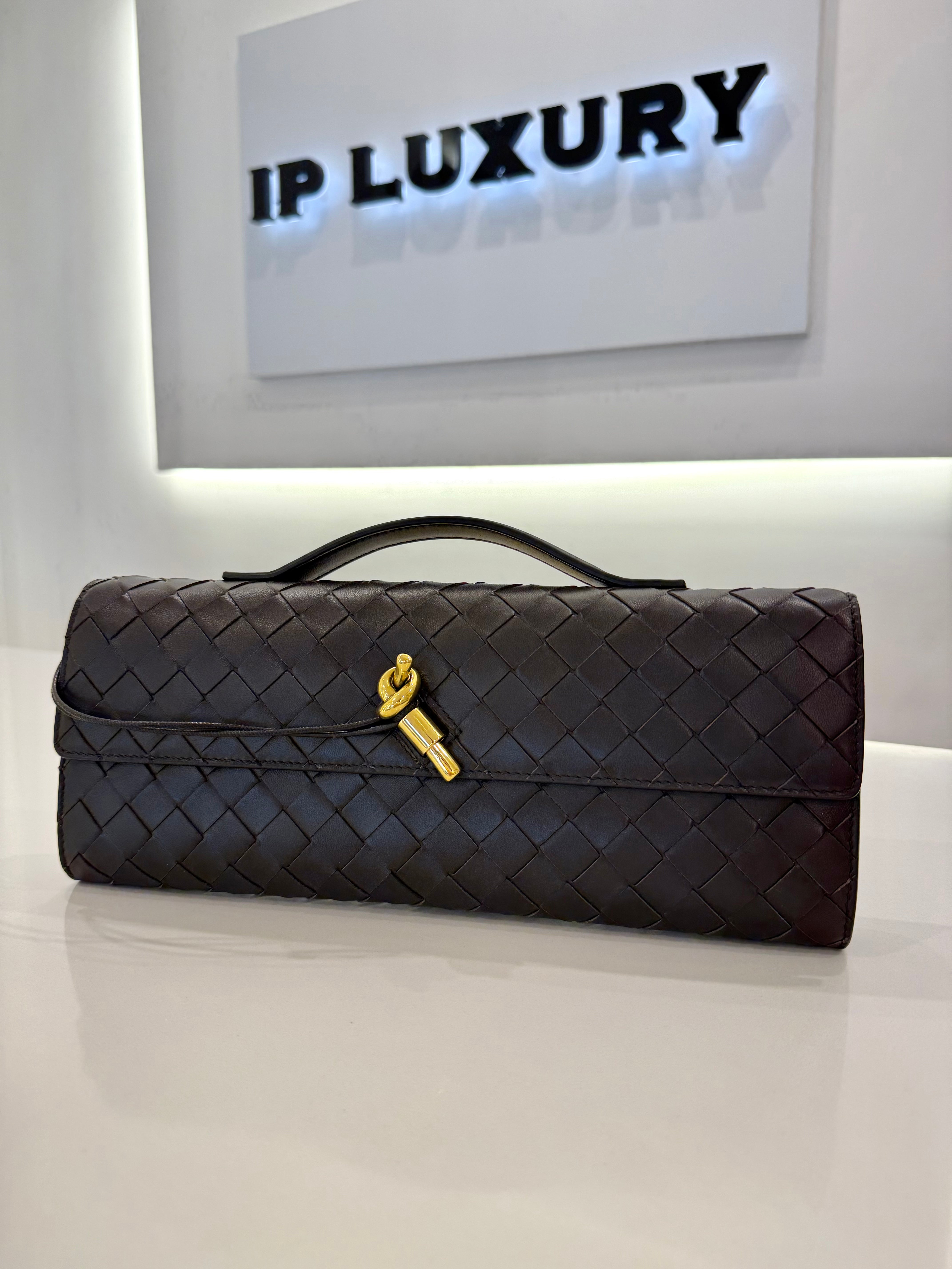 BOTTEGA VENETA ANDIAMO CLUTCH FONDANT
