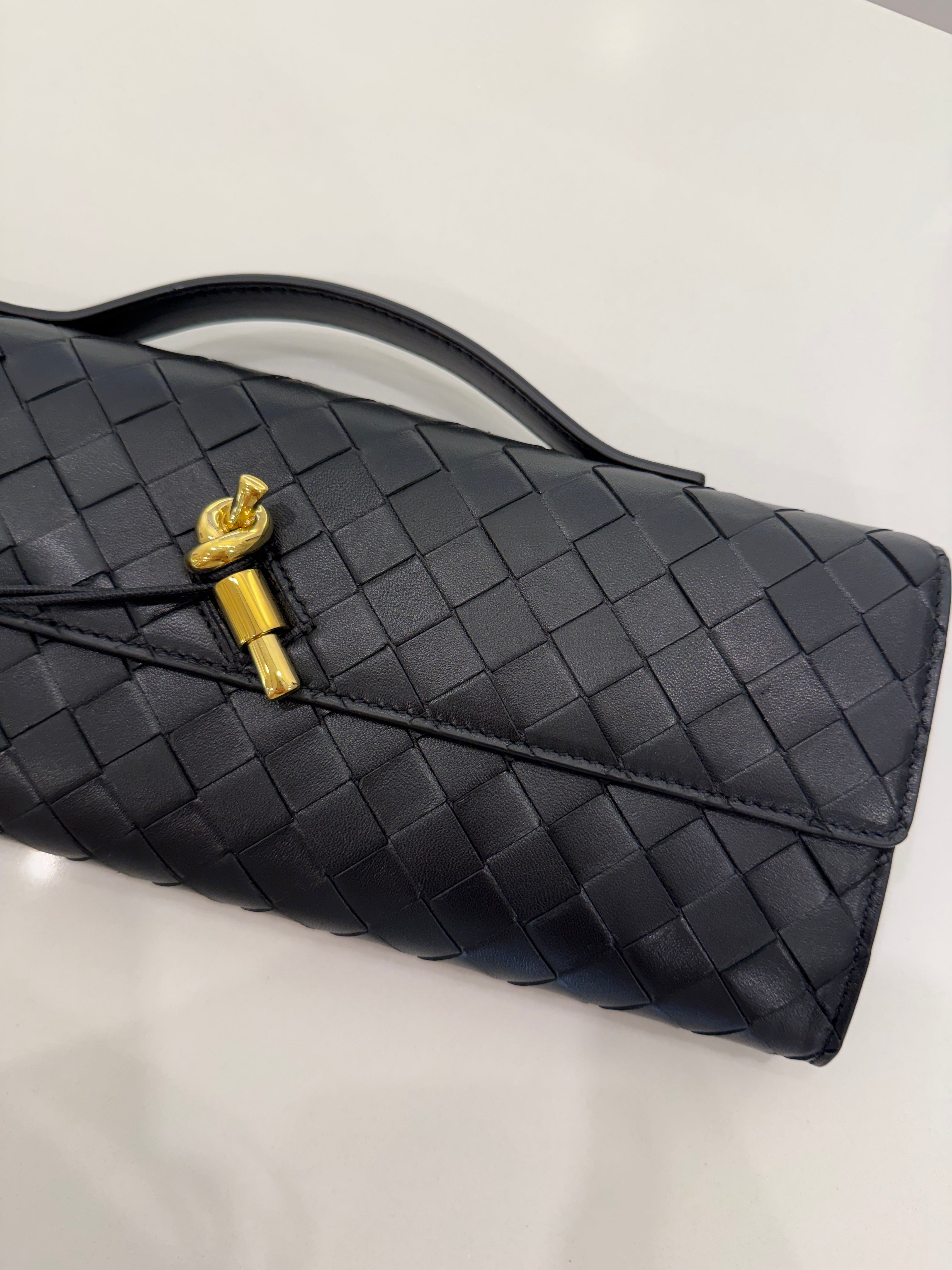 BOTTEGA VENETA ANDIAMO CLUTCH NERA