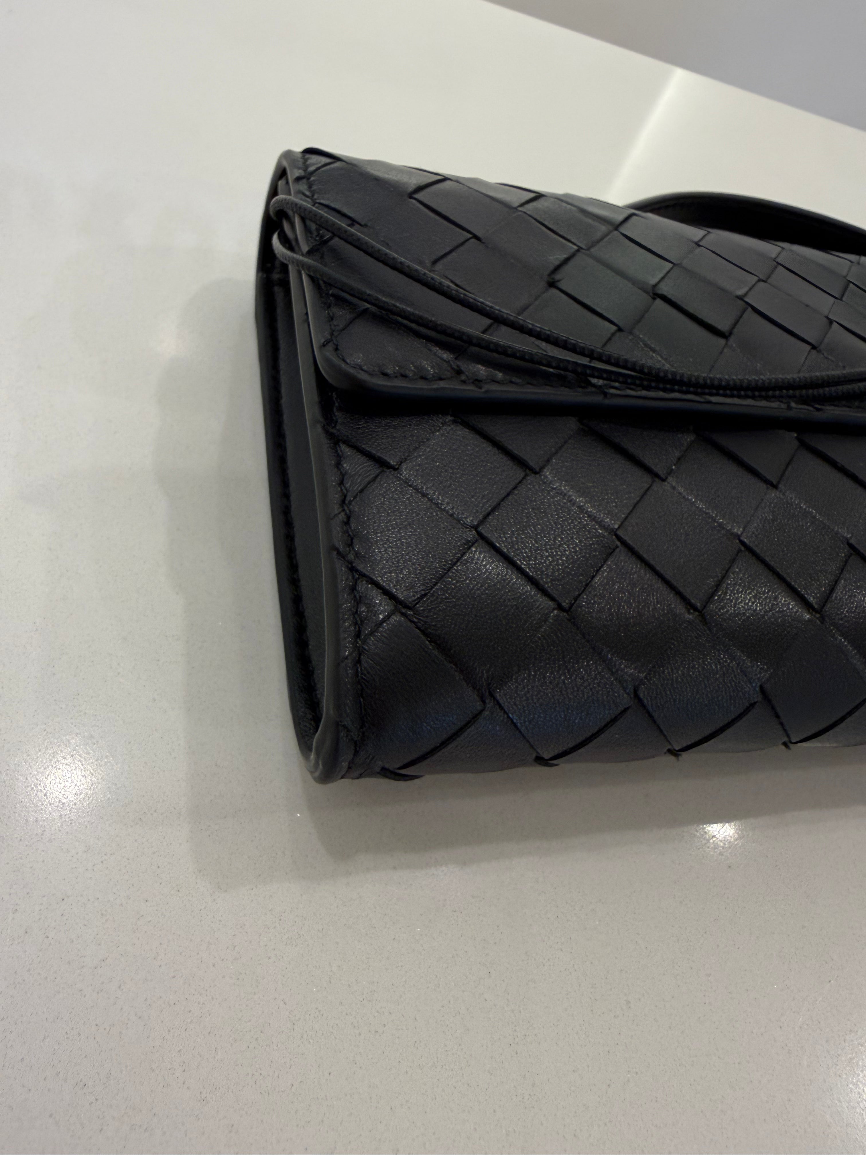 BOTTEGA VENETA ANDIAMO CLUTCH NERA