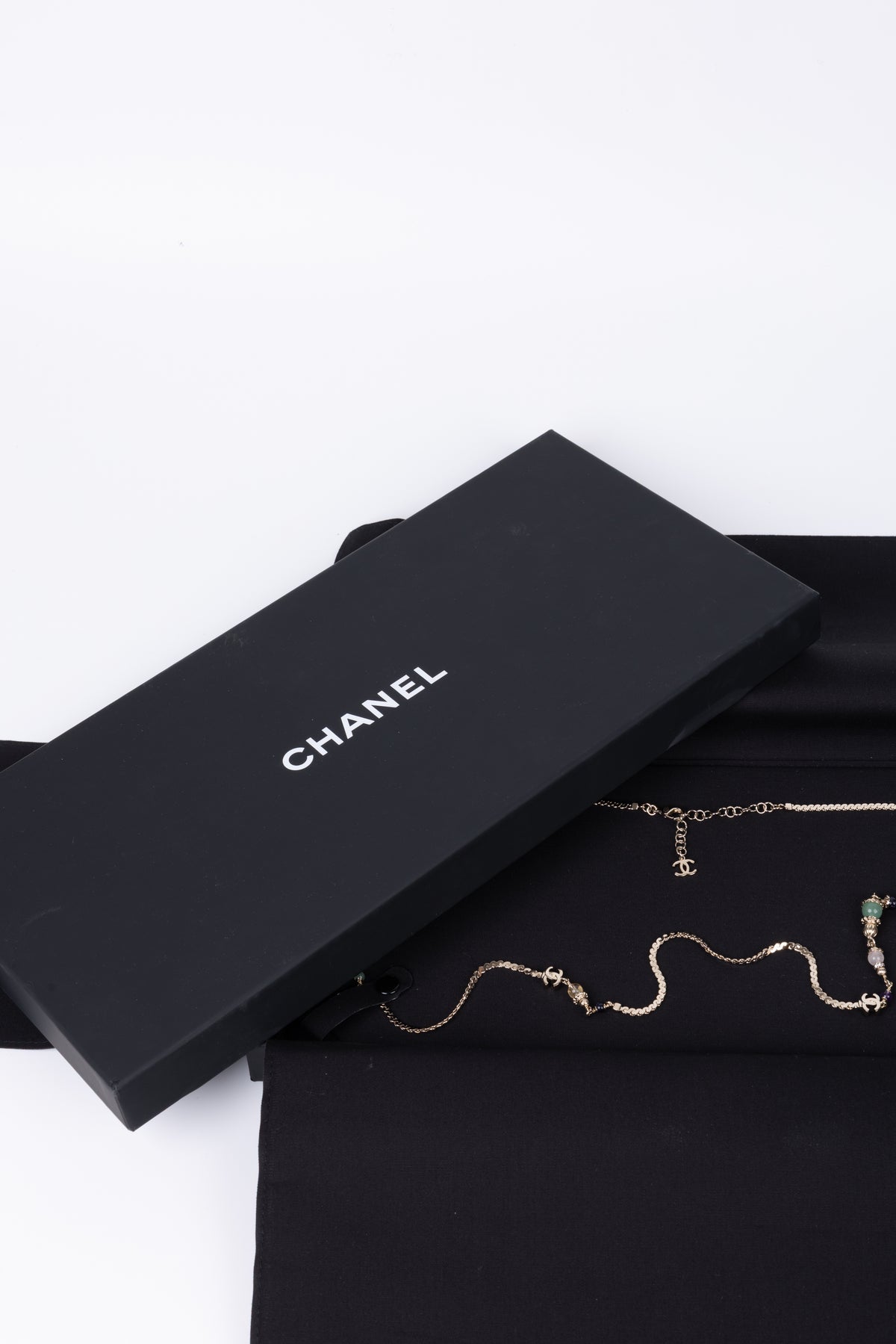 CHANEL LONG CHAIN CC