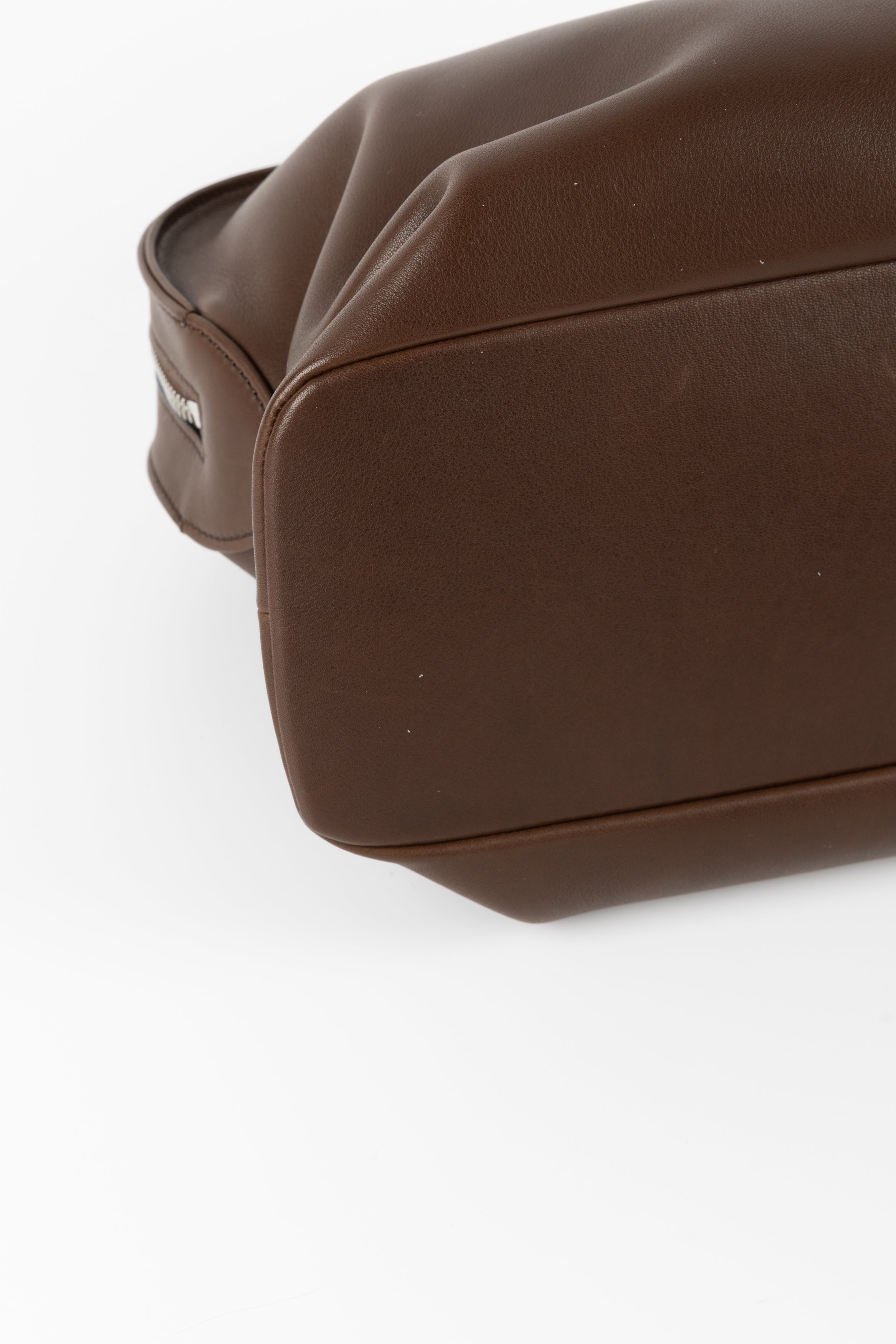 THE ROW BORSA AGNES 12 MEDIUM IN PELLE MARRONE