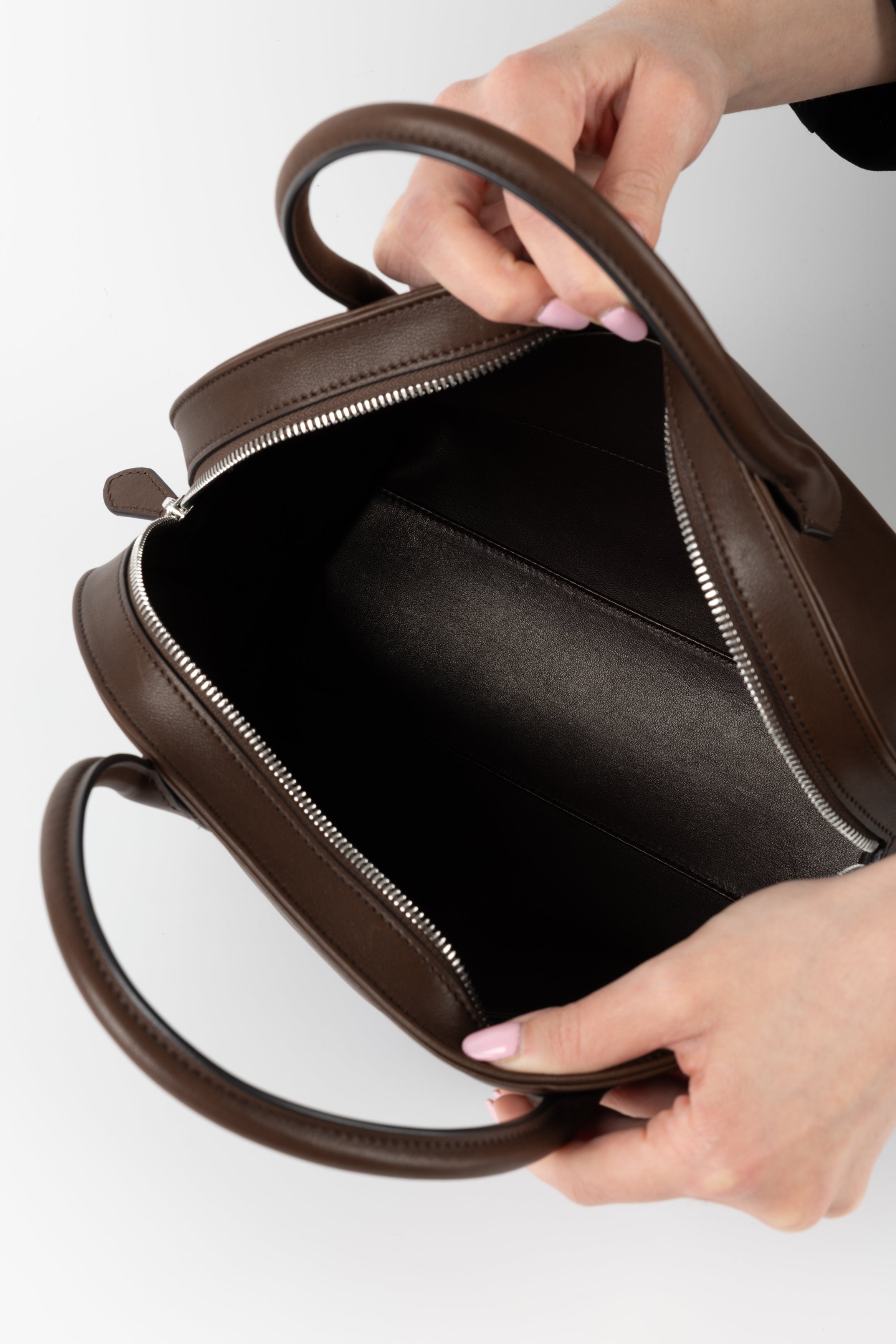 THE ROW BORSA AGNES 12 MEDIUM IN PELLE MARRONE