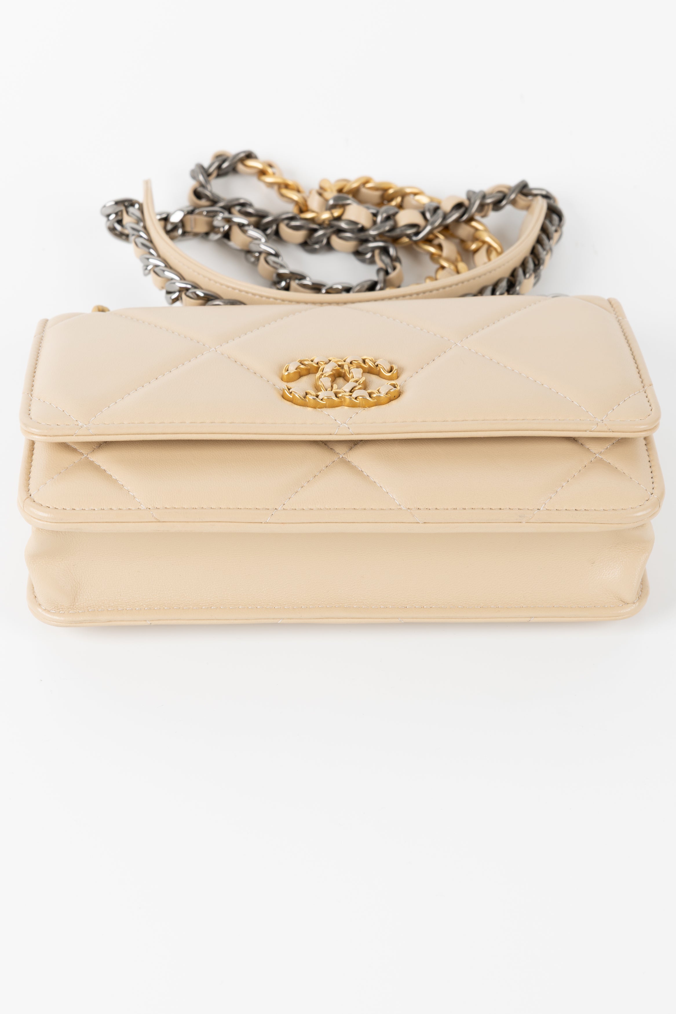 CHANEL 19 WALLET ON CHAIN BEIGE