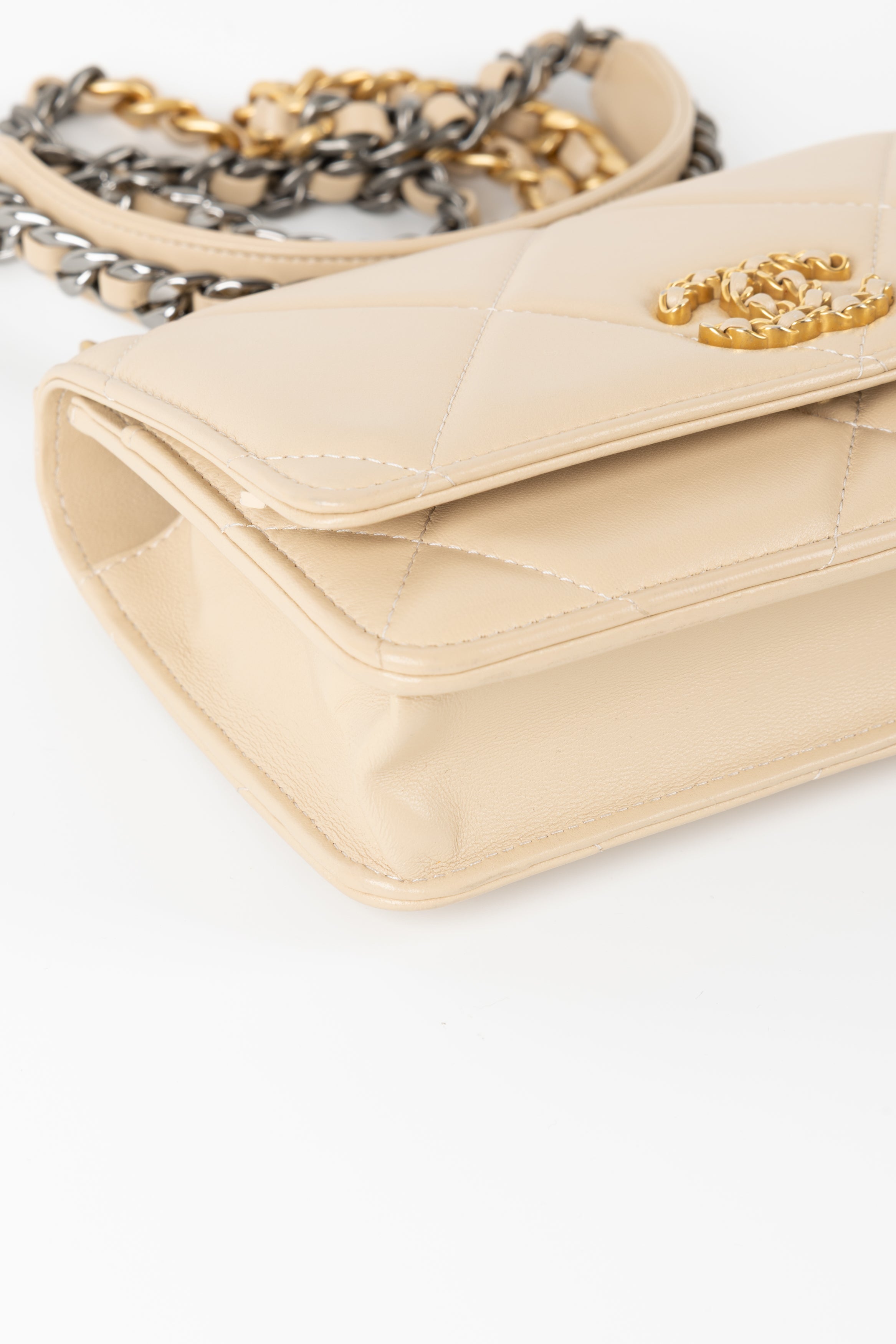 CHANEL 19 WALLET ON CHAIN BEIGE