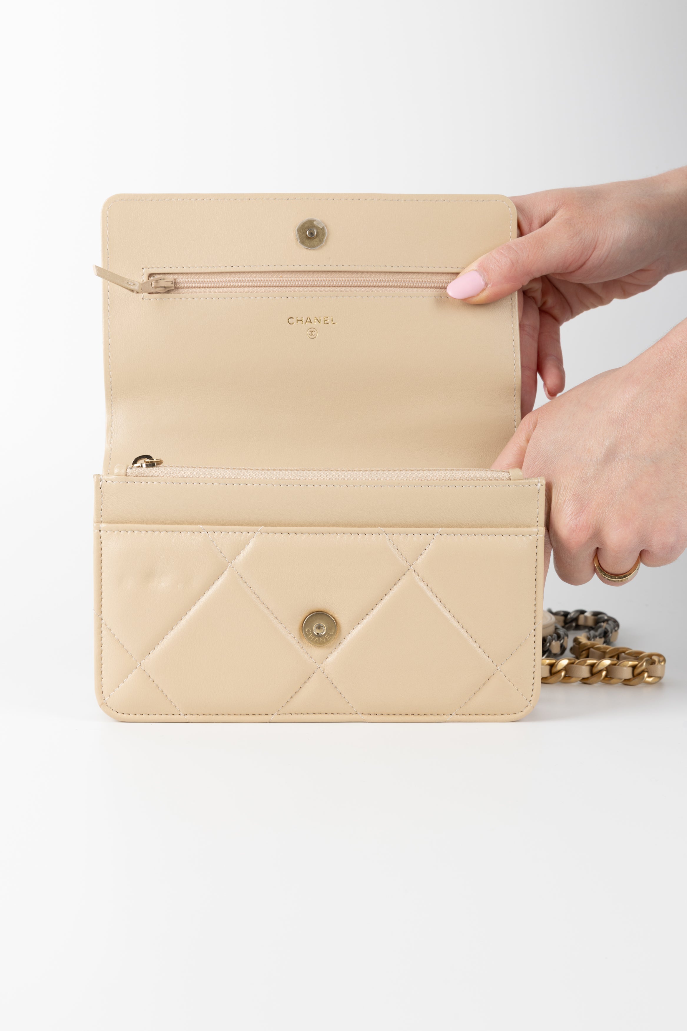 CHANEL 19 WALLET ON CHAIN BEIGE