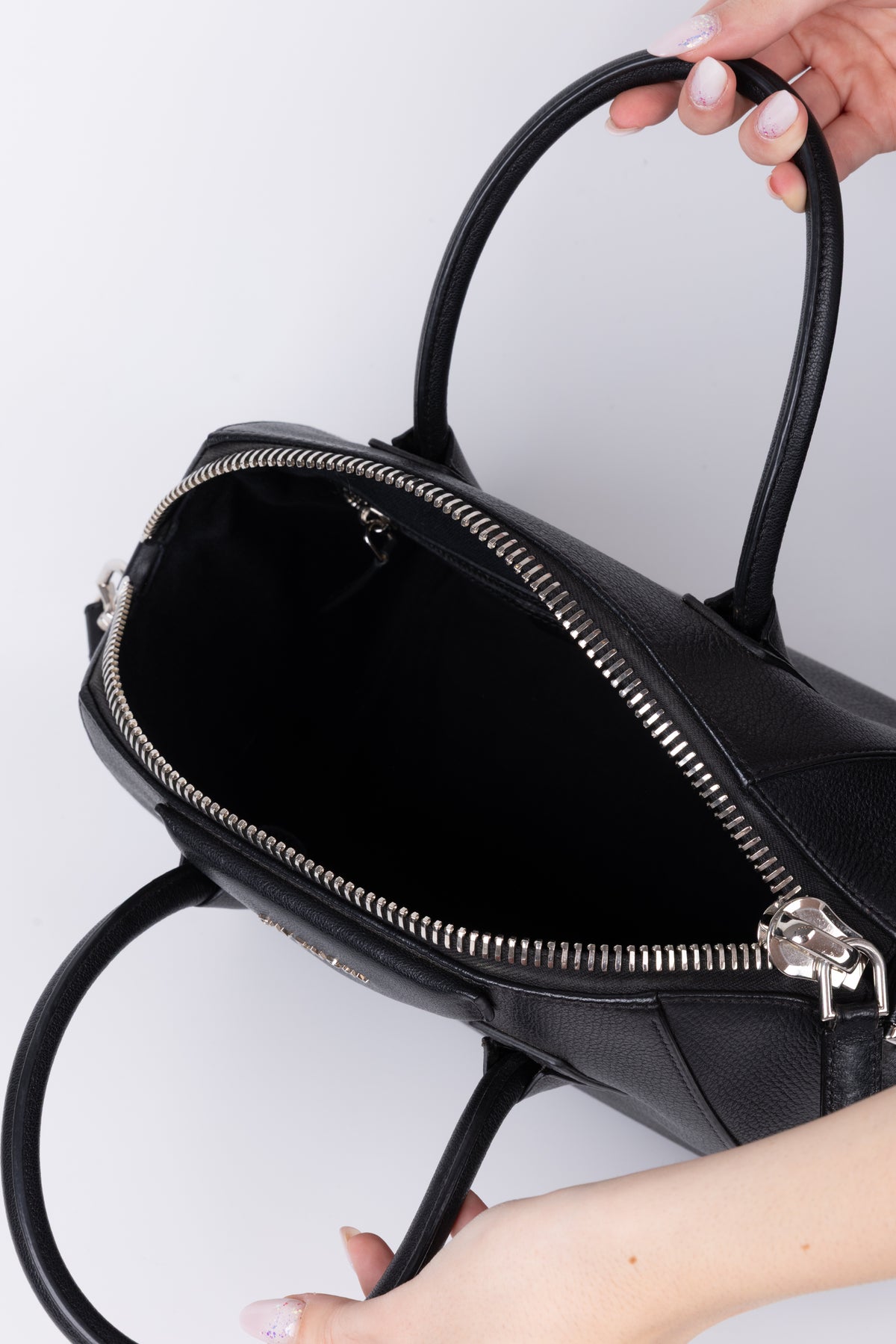GIVENCHY ANTIGONA NERA